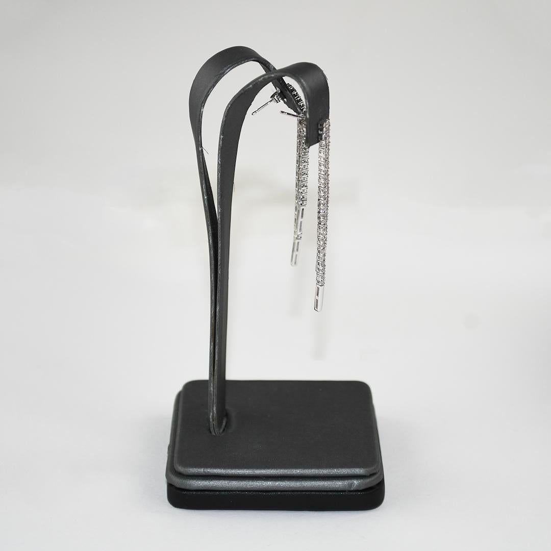 Taille ronde Boucles d'oreilles pendantes en or blanc 18K avec diamant 0.75ct en vente