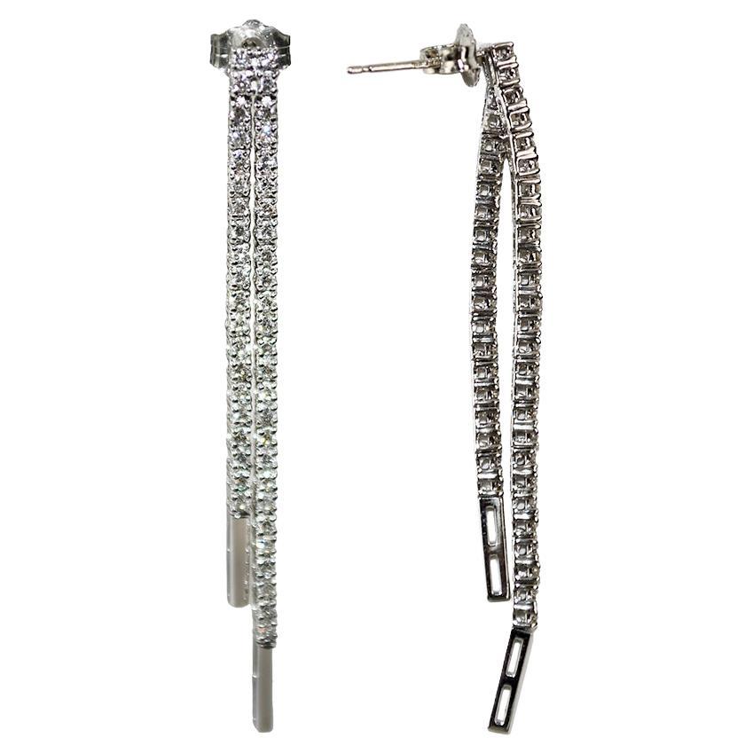 Boucles d'oreilles pendantes en or blanc 18K avec diamant 0.75ct en vente