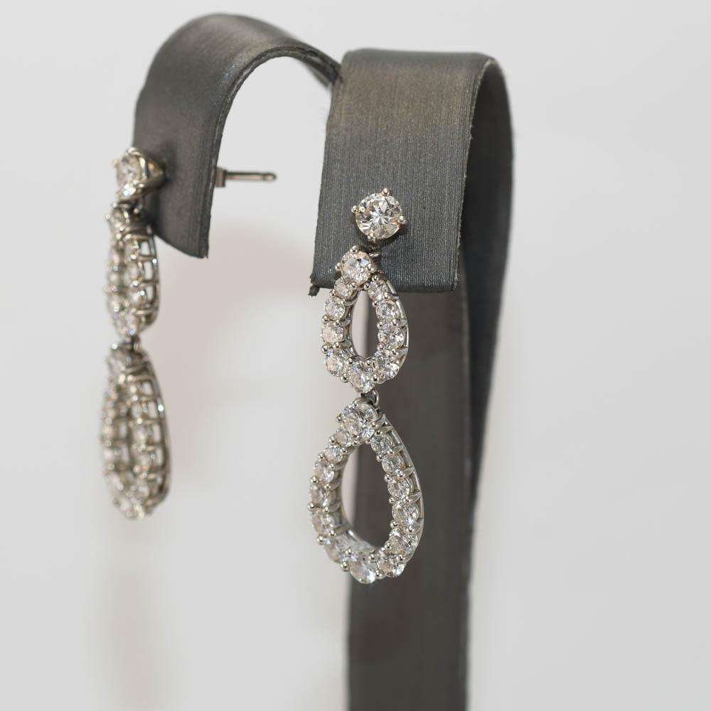 18K White Gold Diamond Dangle Earrings 2.00TDW, 6.6gr In Excellent Condition For Sale In Laguna Beach, CA