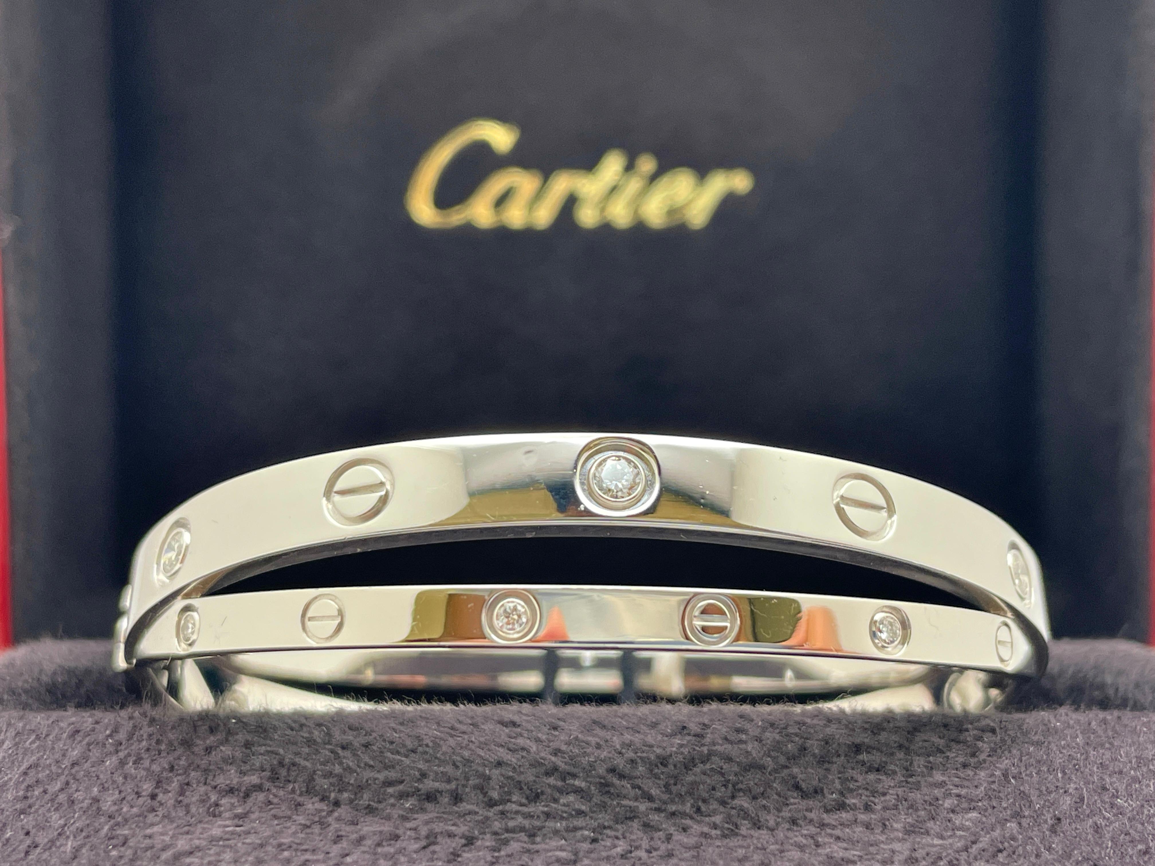 Bracelet double Cartier en or blanc 18K avec diamants  en vente 5