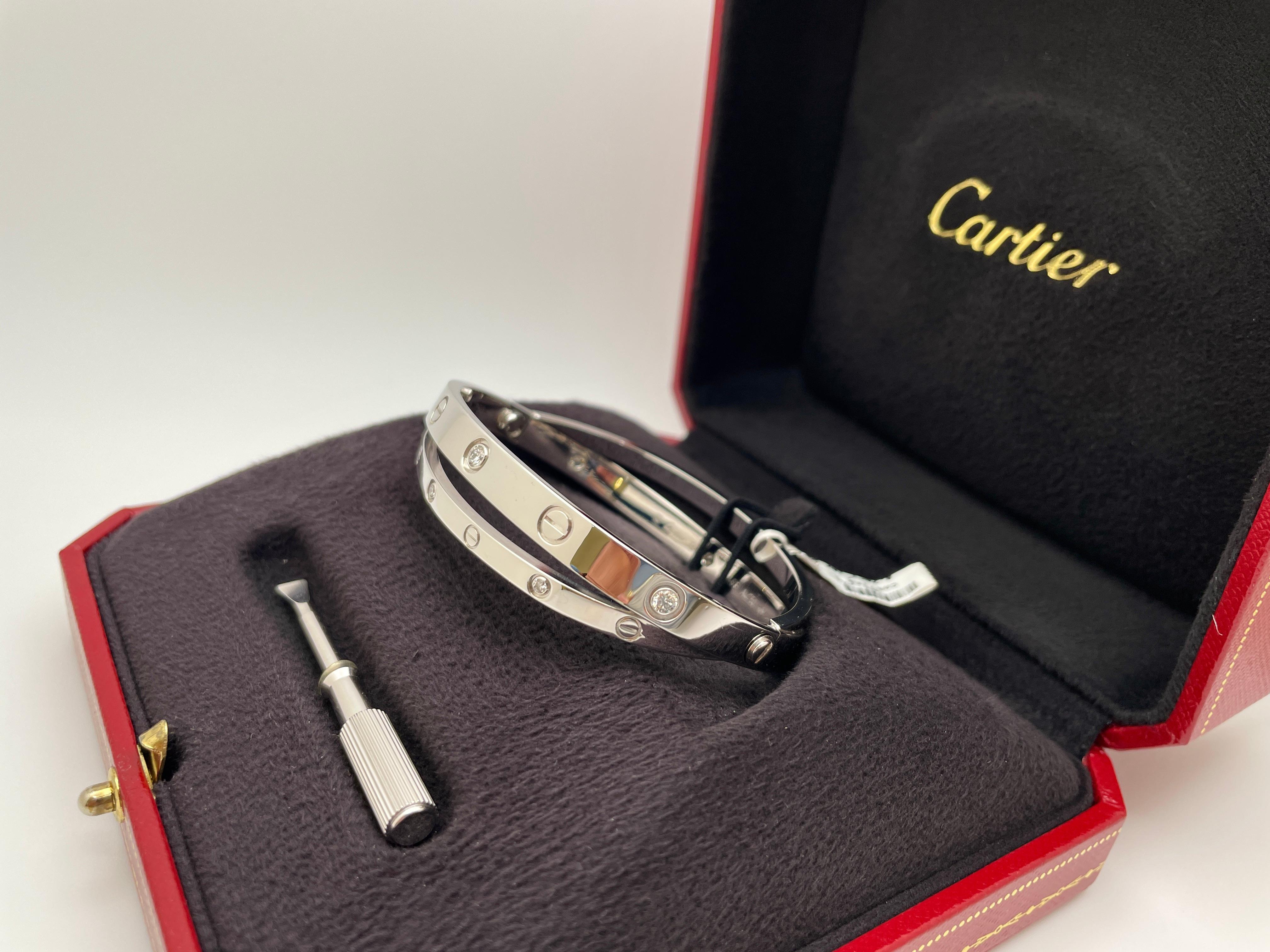 Bracelet double Cartier en or blanc 18K avec diamants  en vente 4