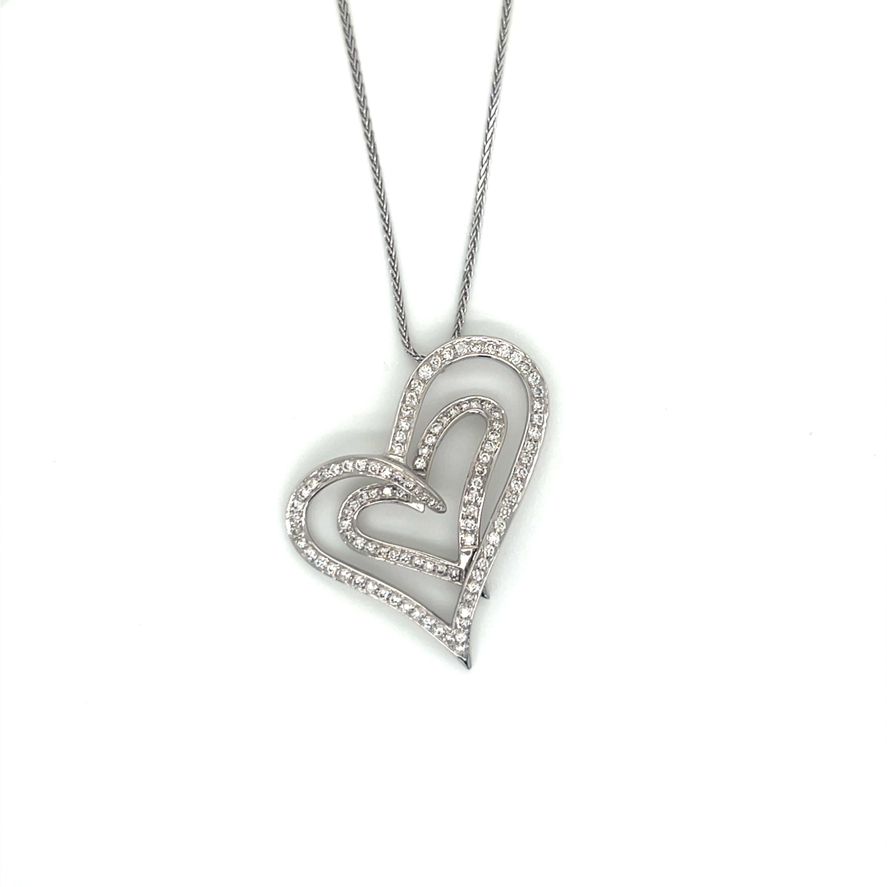Collana con doppio ciondolo a forma di cuore fluttuante con diamante in oro bianco 18K

Eleganza senza tempo con il nostro squisito ciondolo a cuore con diamante in oro bianco 18 carati. Questo pezzo mozzafiato presenta un caratteristico design a