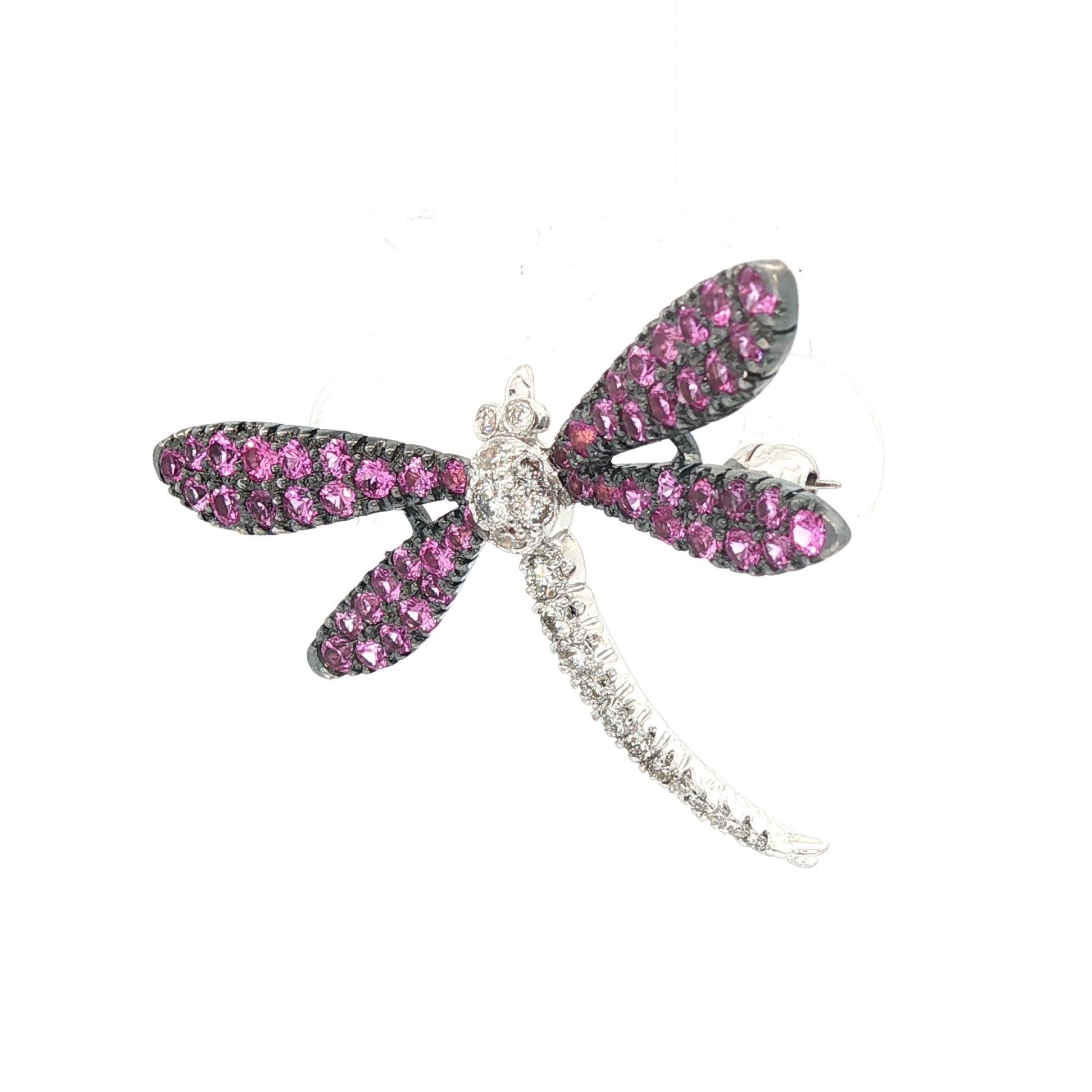 Taglio brillante Spilla con libellula in oro bianco 18 carati con diamanti e ali di zaffiro rosa in vendita