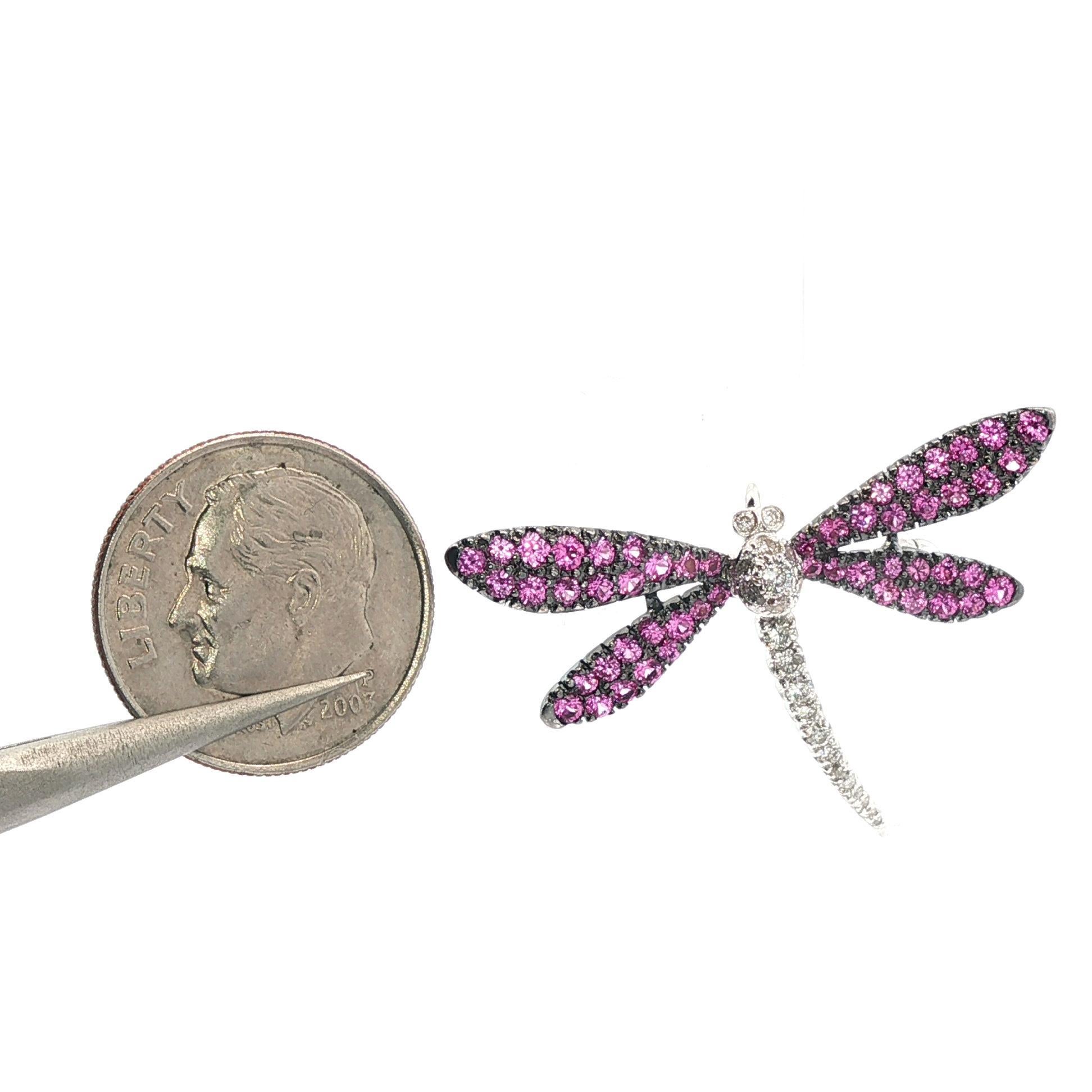 Spilla con libellula in oro bianco 18 carati con diamanti e ali di zaffiro rosa In condizioni ottime in vendita a Montclair, NJ
