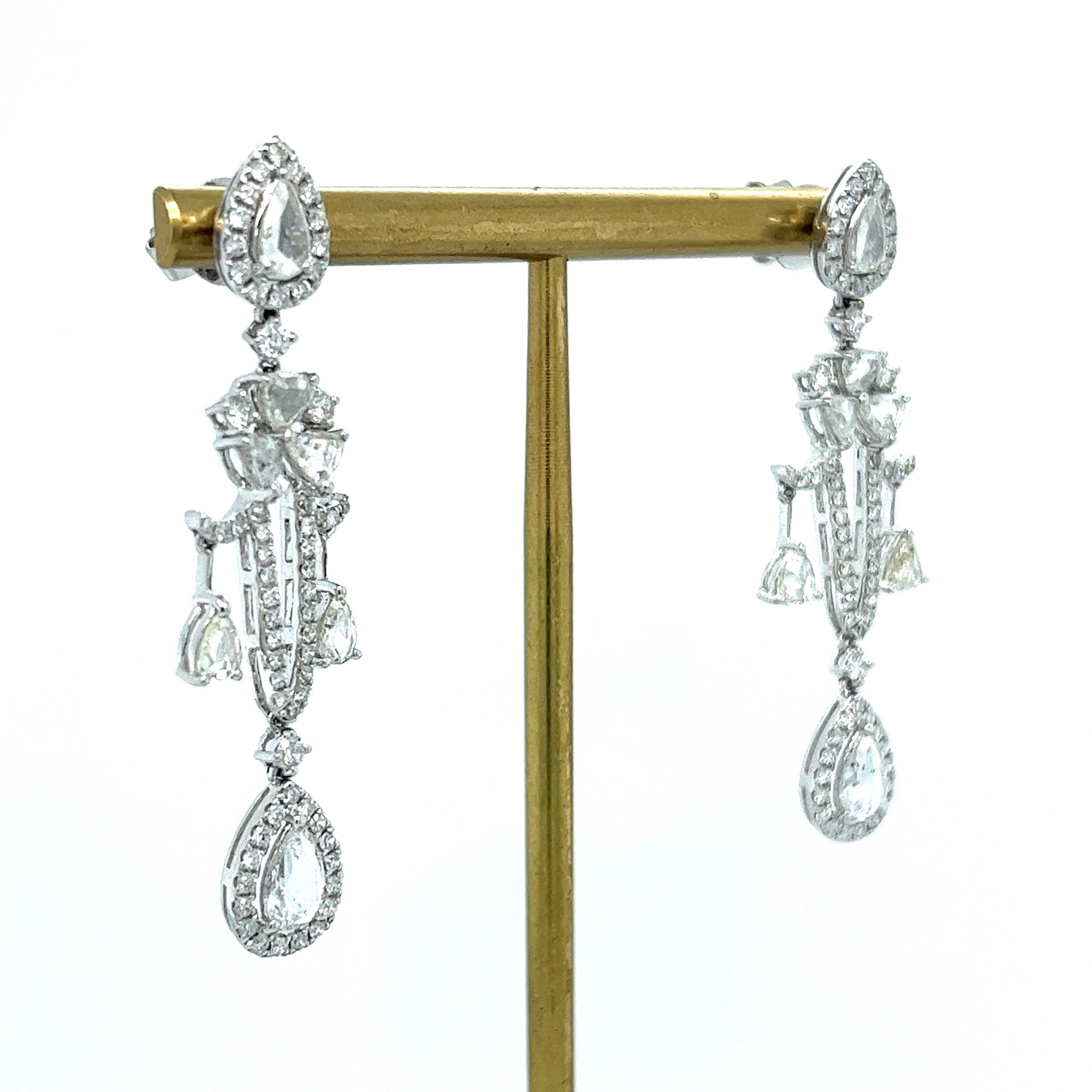 Round Cut 18K White Gold Diamond Drop Earrings For Sale