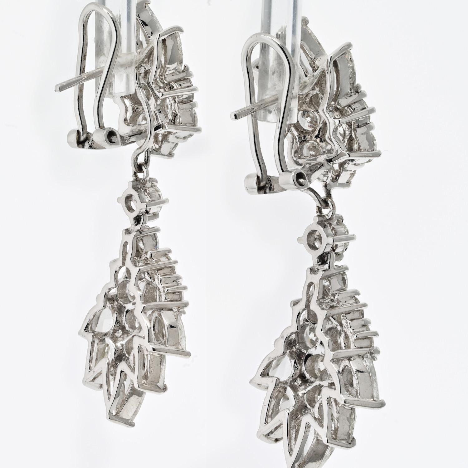 Taille ronde Boucles d'oreilles en or blanc 18 carats avec diamants de jour comme de nuit de 10,00 carats en vente