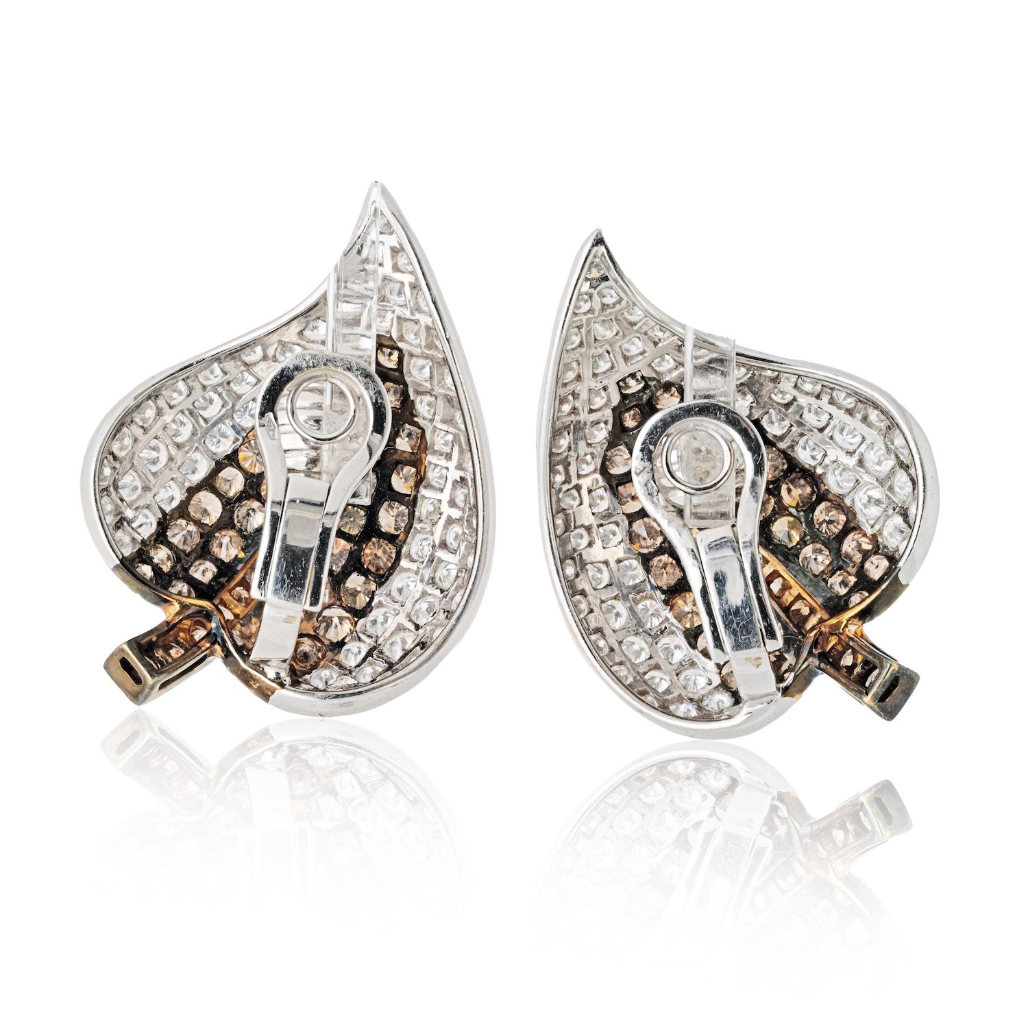 Taglio rotondo Orecchini a goccia in oro bianco 18K con diamante da giorno a notte 10.00cttw in vendita