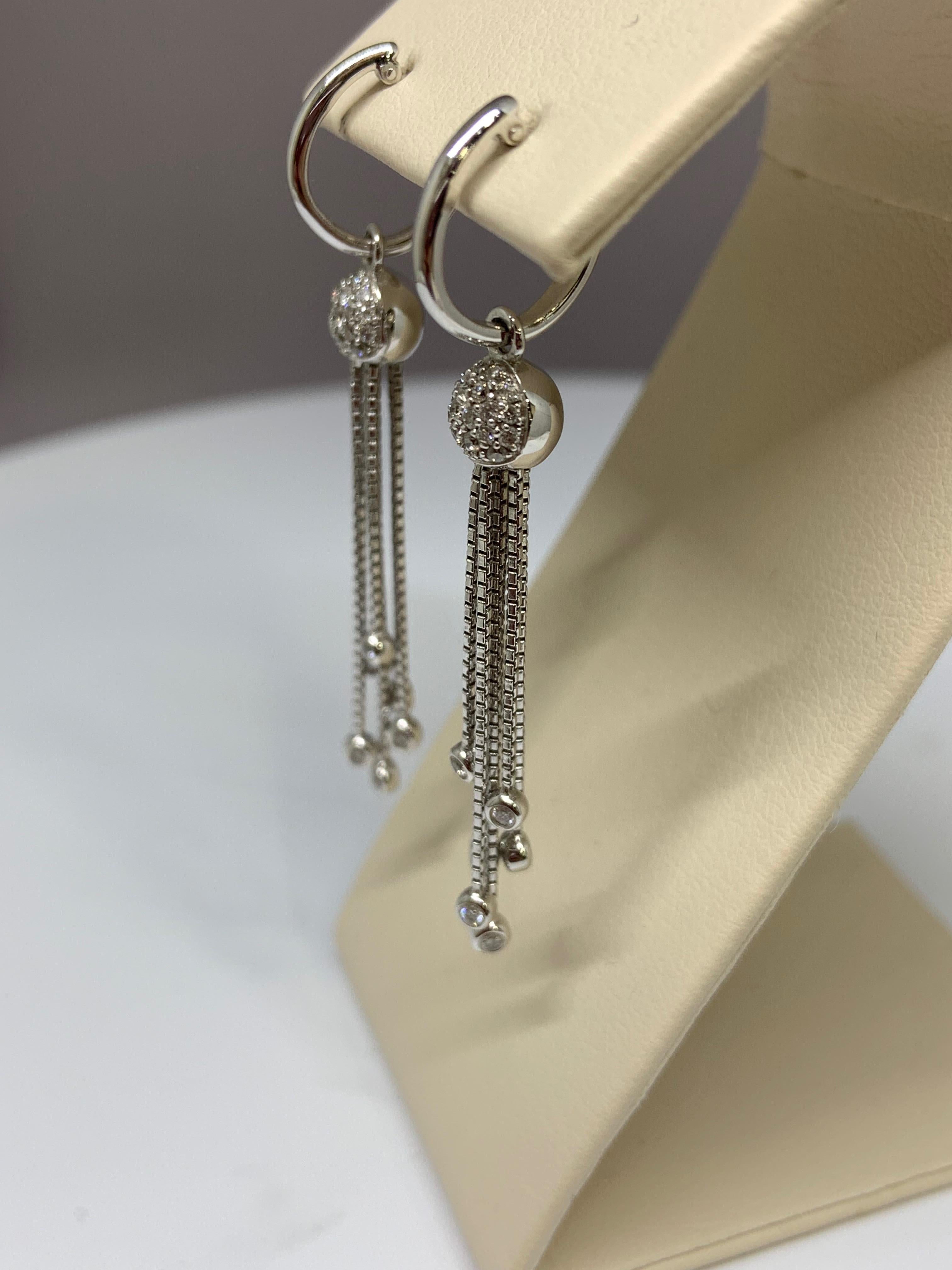 Art Deco 18 Karat White Gold Diamond Drop Earrings For Sale