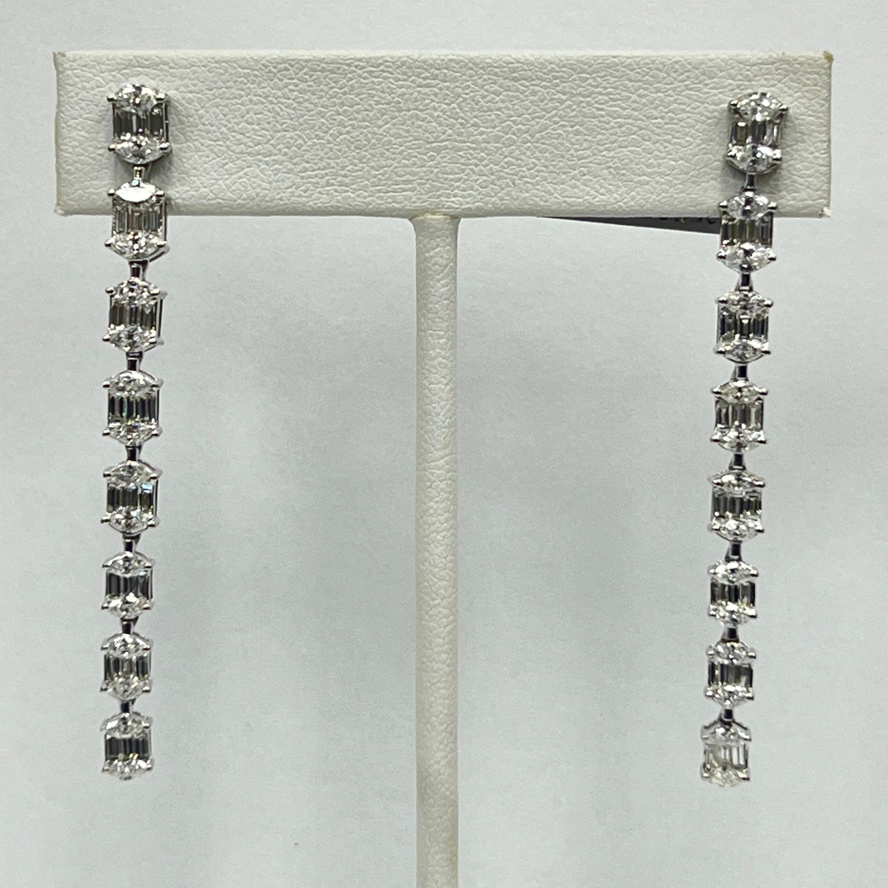 Modern 18K White Gold Diamond Drop Earrings For Sale
