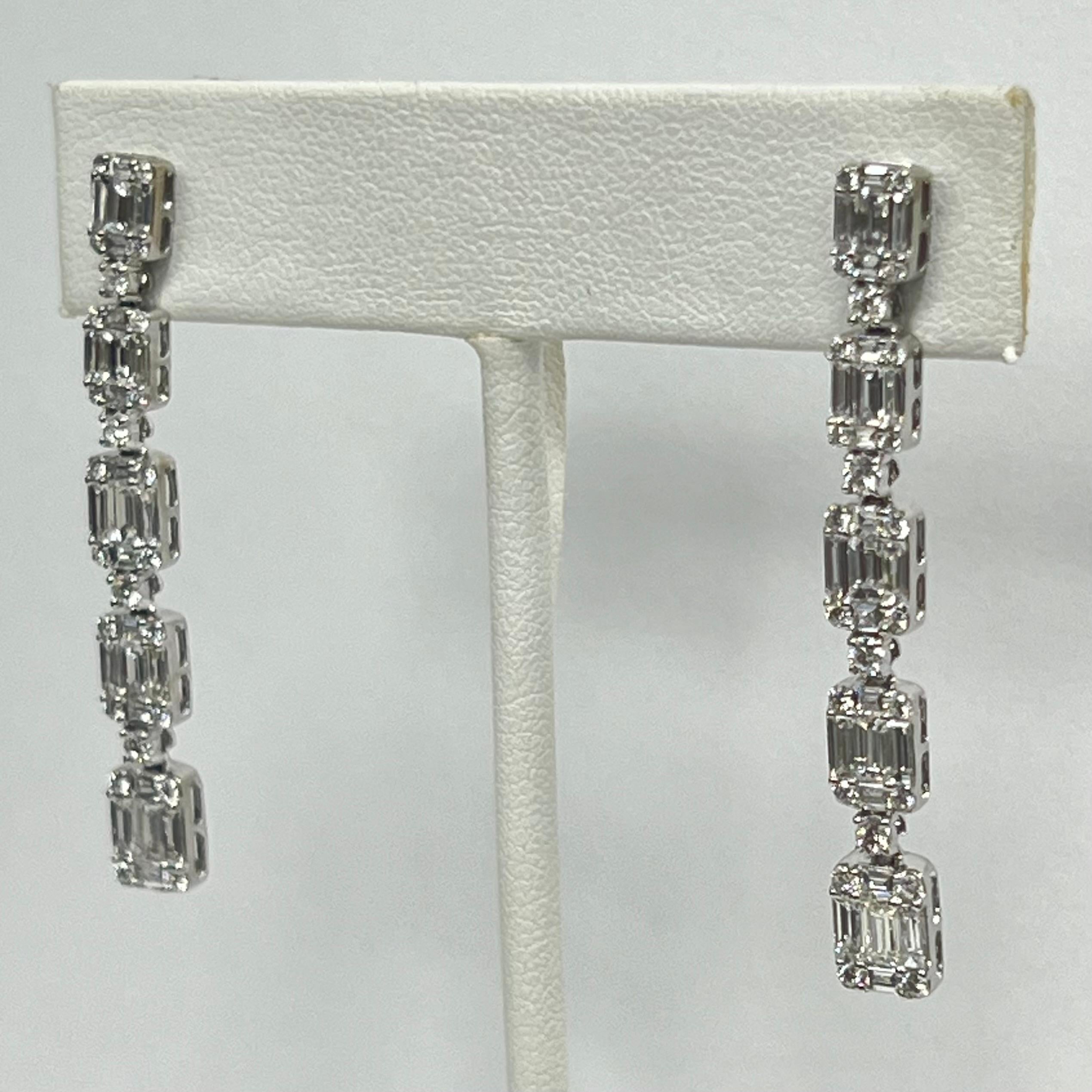 Modern 18K White Gold Diamond Drop Earrings For Sale