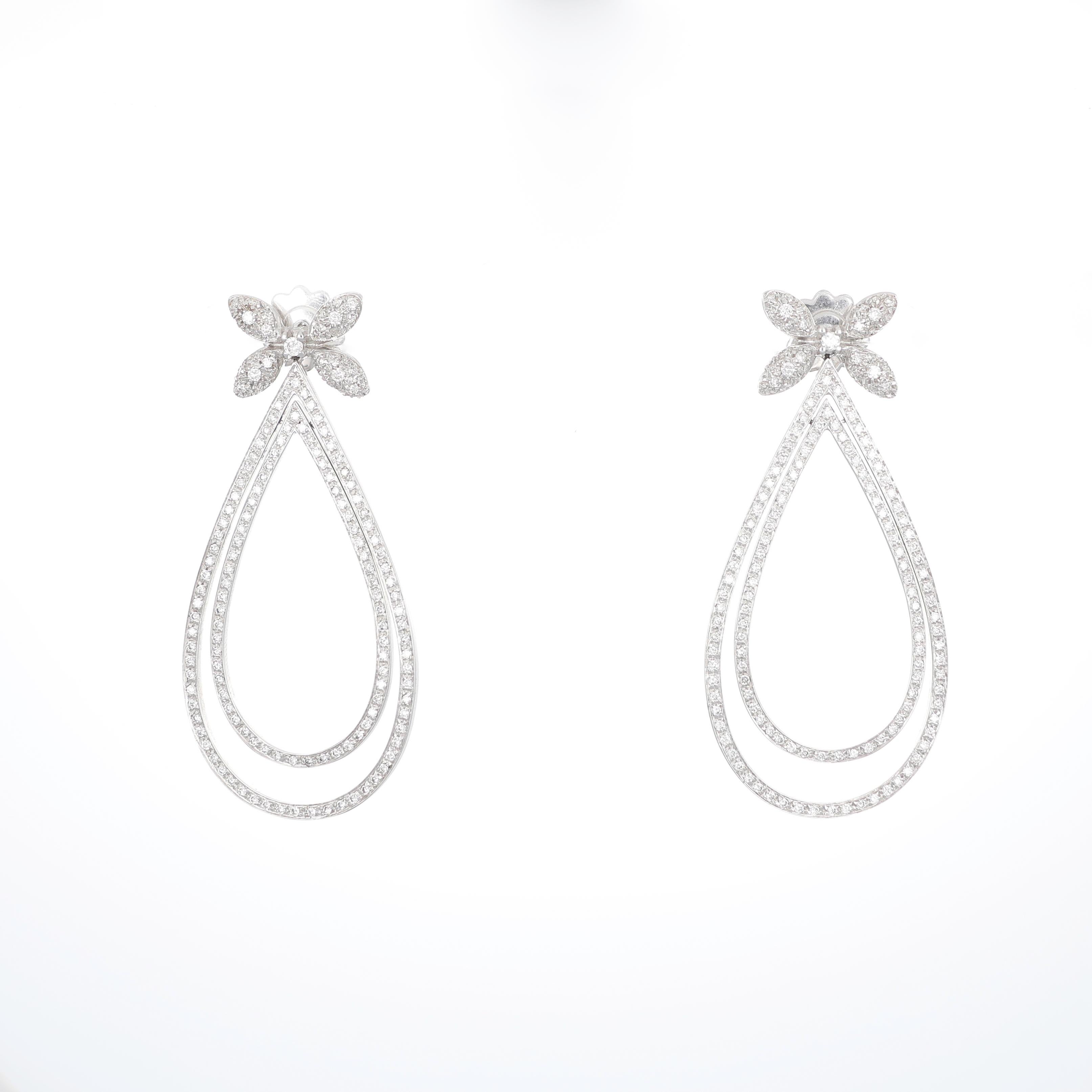 Brilliant Cut 18K White Gold Diamond Drop Earrings For Sale