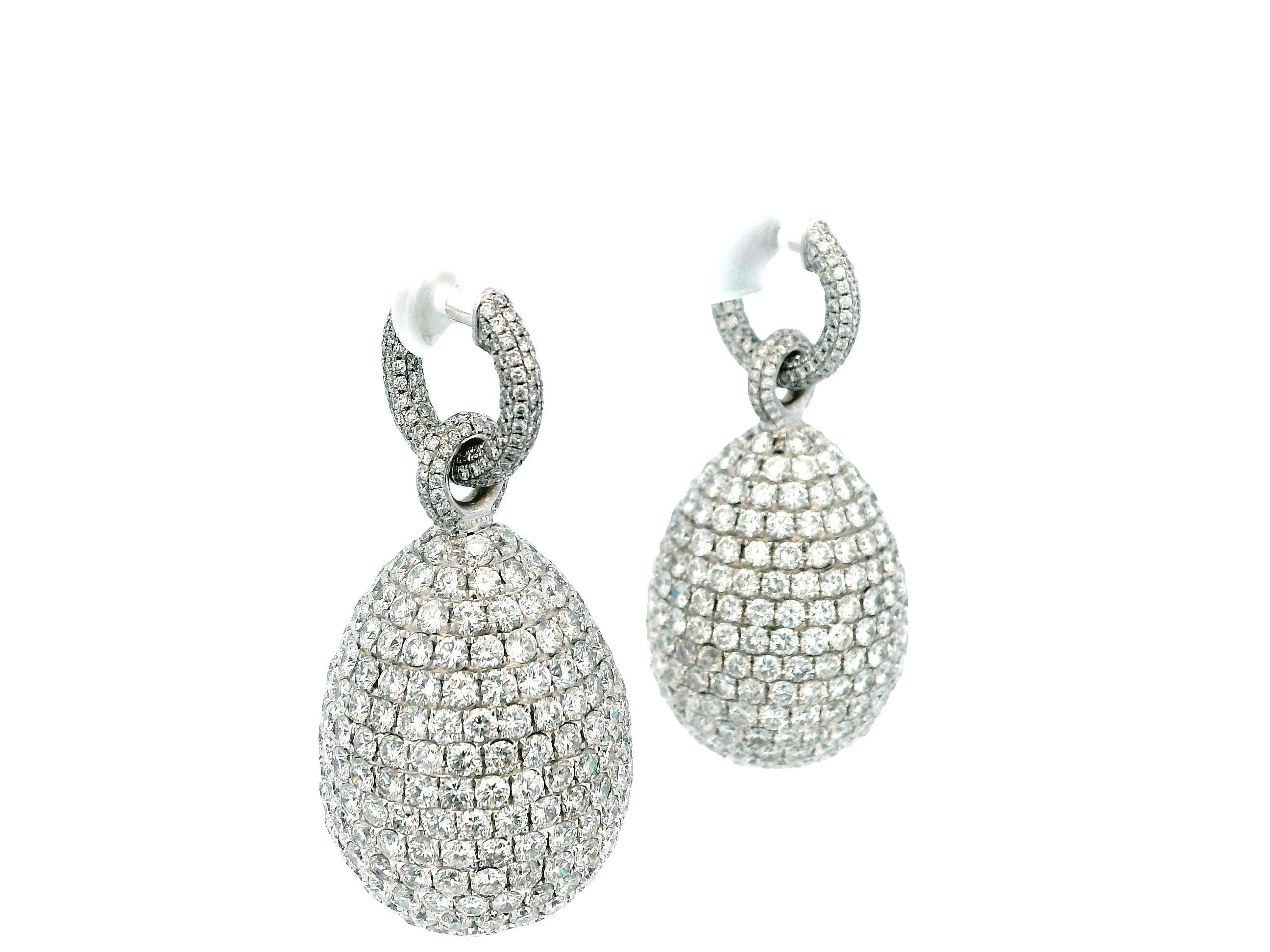 Round Cut 18k White Gold Diamond Drop Earrings For Sale