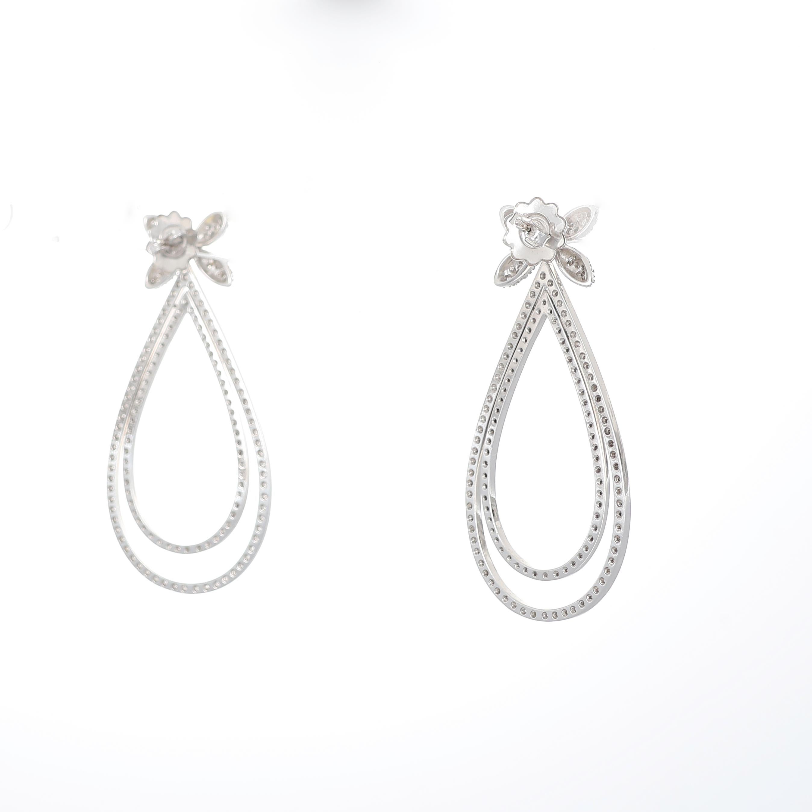 18K White Gold Diamond Drop Earrings In New Condition For Sale In Bergamo, BG