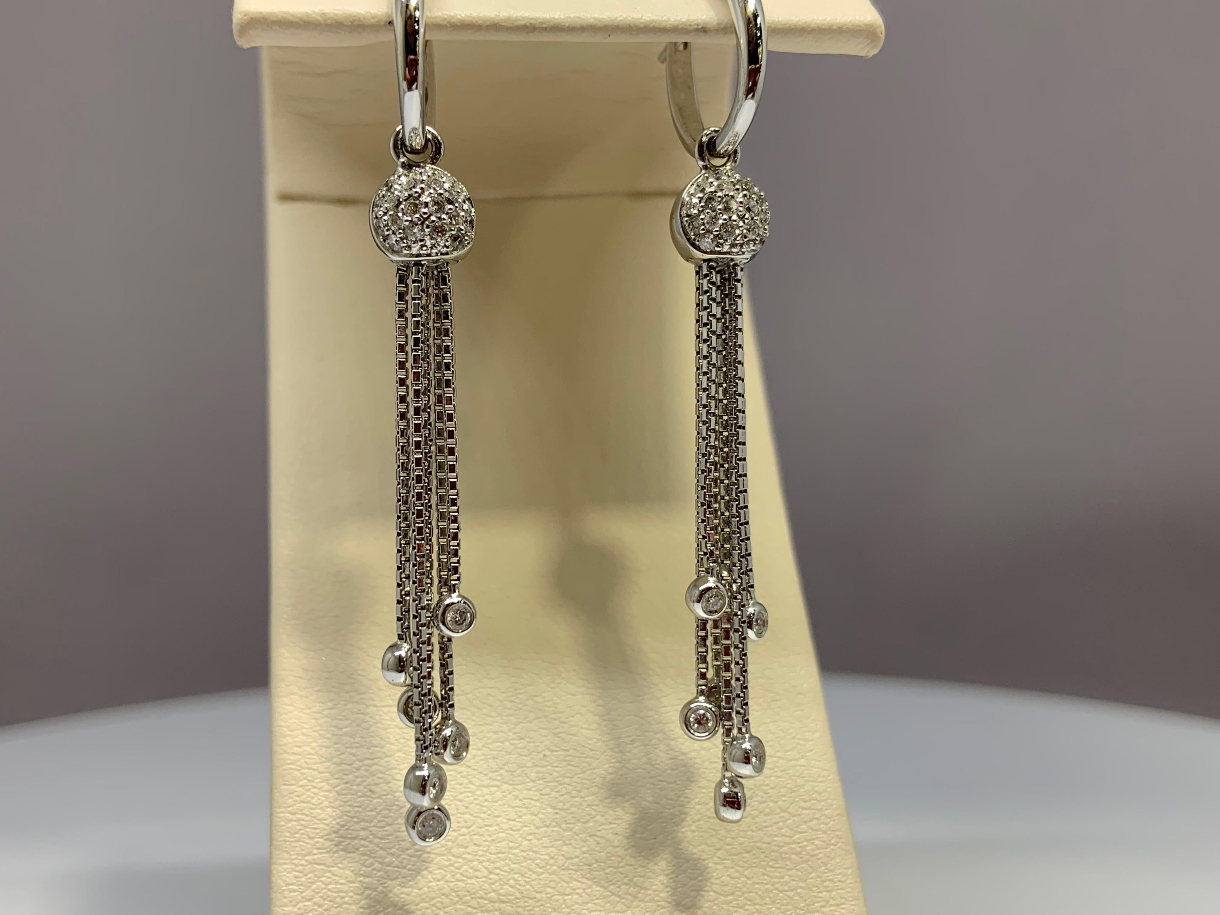 18 Karat White Gold Diamond Drop Earrings In New Condition For Sale In Gainesville , FL