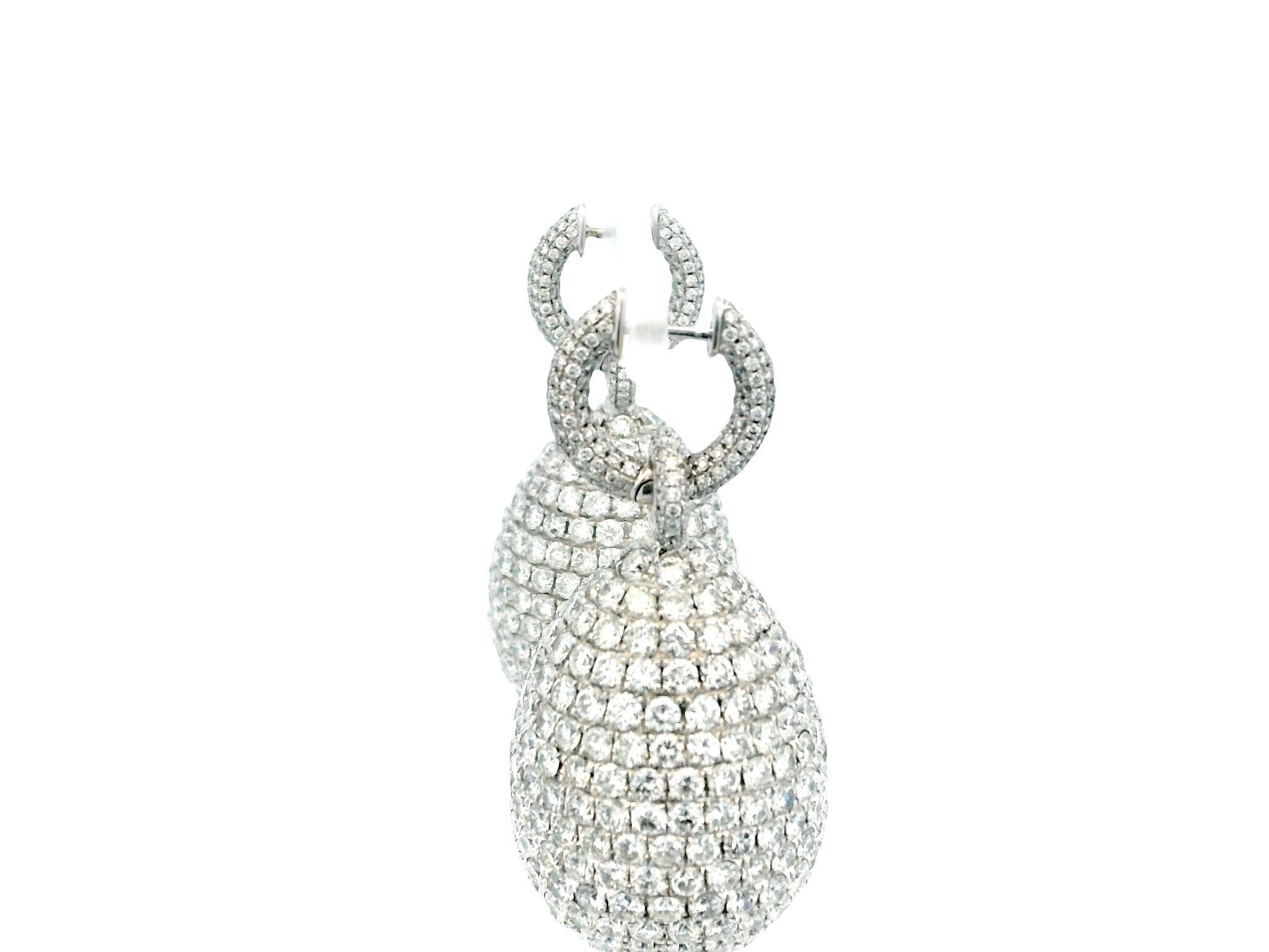 18k White Gold Diamond Drop Earrings For Sale 1