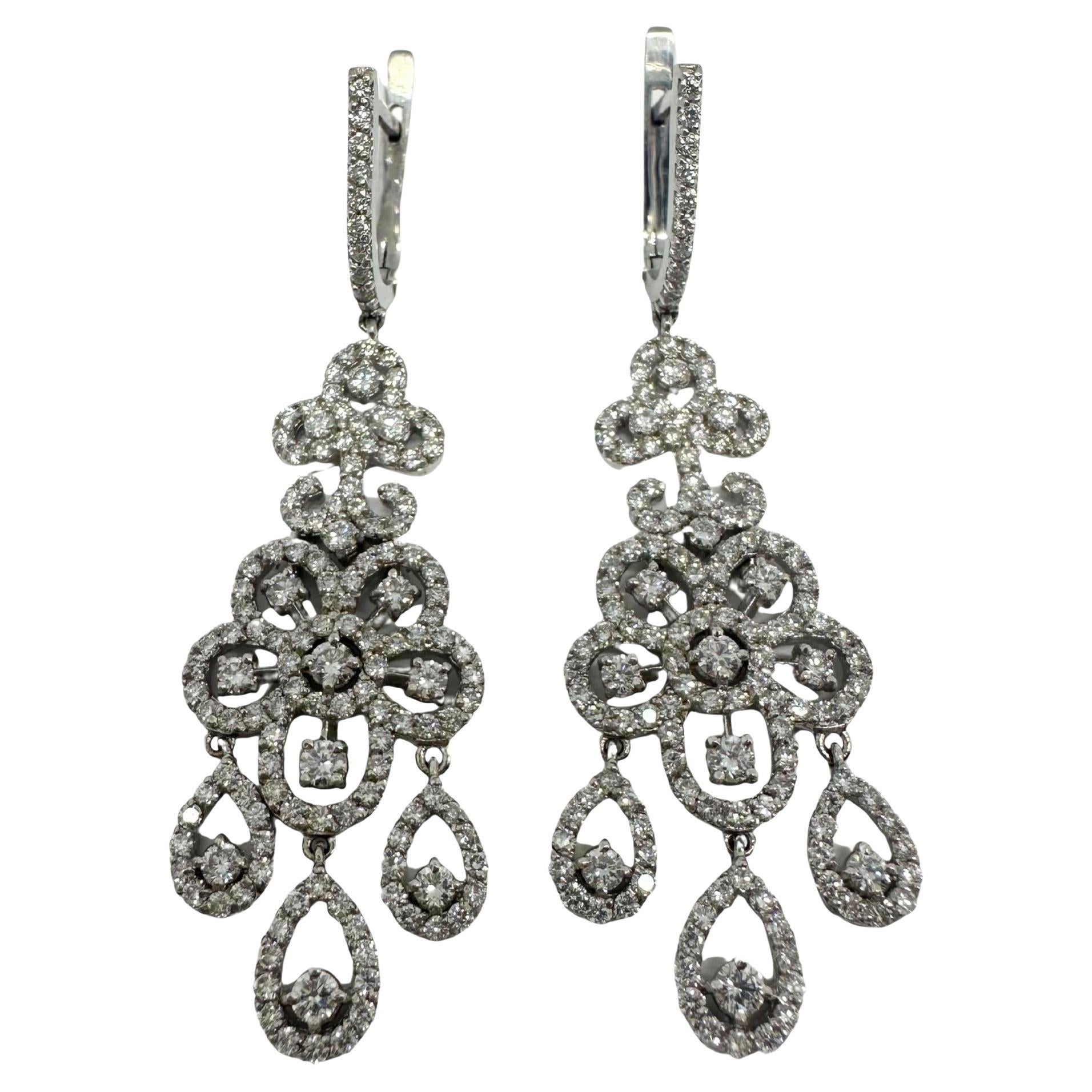 18K White Gold Diamond Drop Earrings