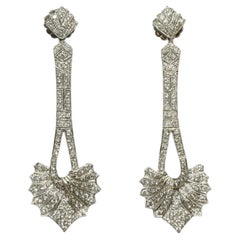 Orecchini a goccia con diamanti in oro bianco 18K