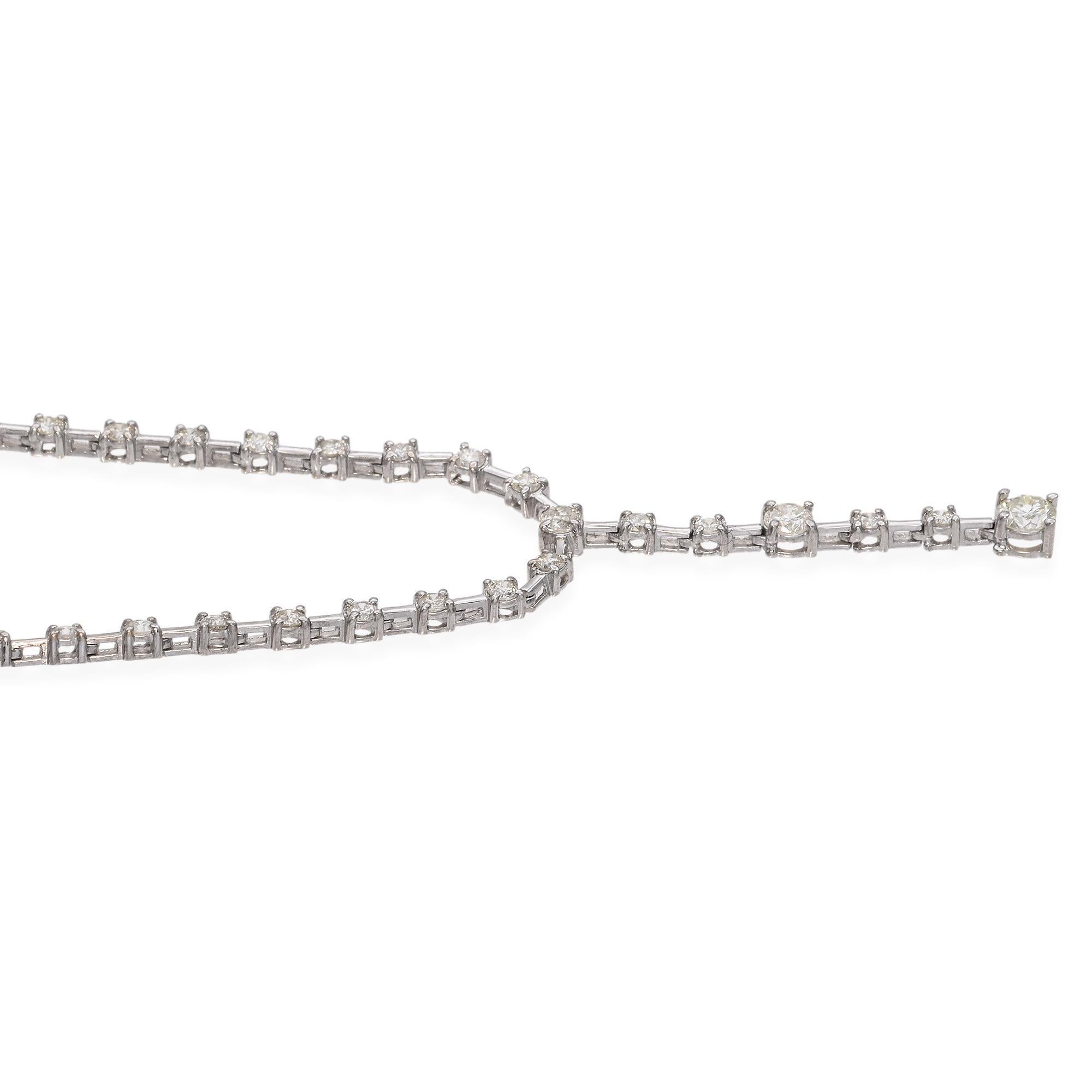 18 Karat Weißgold Diamant-Tropfen-Halskette im Zustand „Gut“ in New York, NY