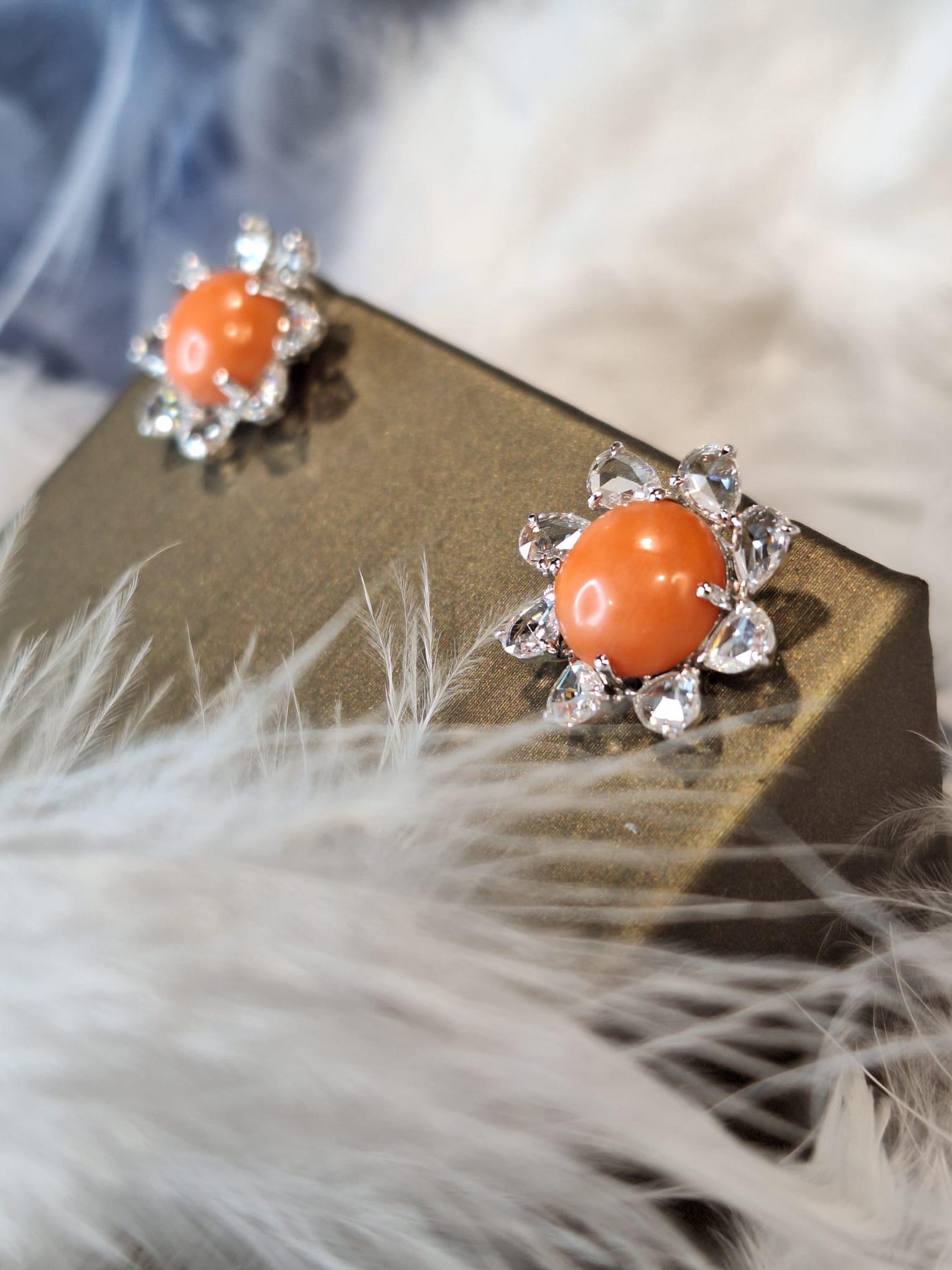 18K White Gold Diamond Earring with Coral In New Condition For Sale In Central, HK