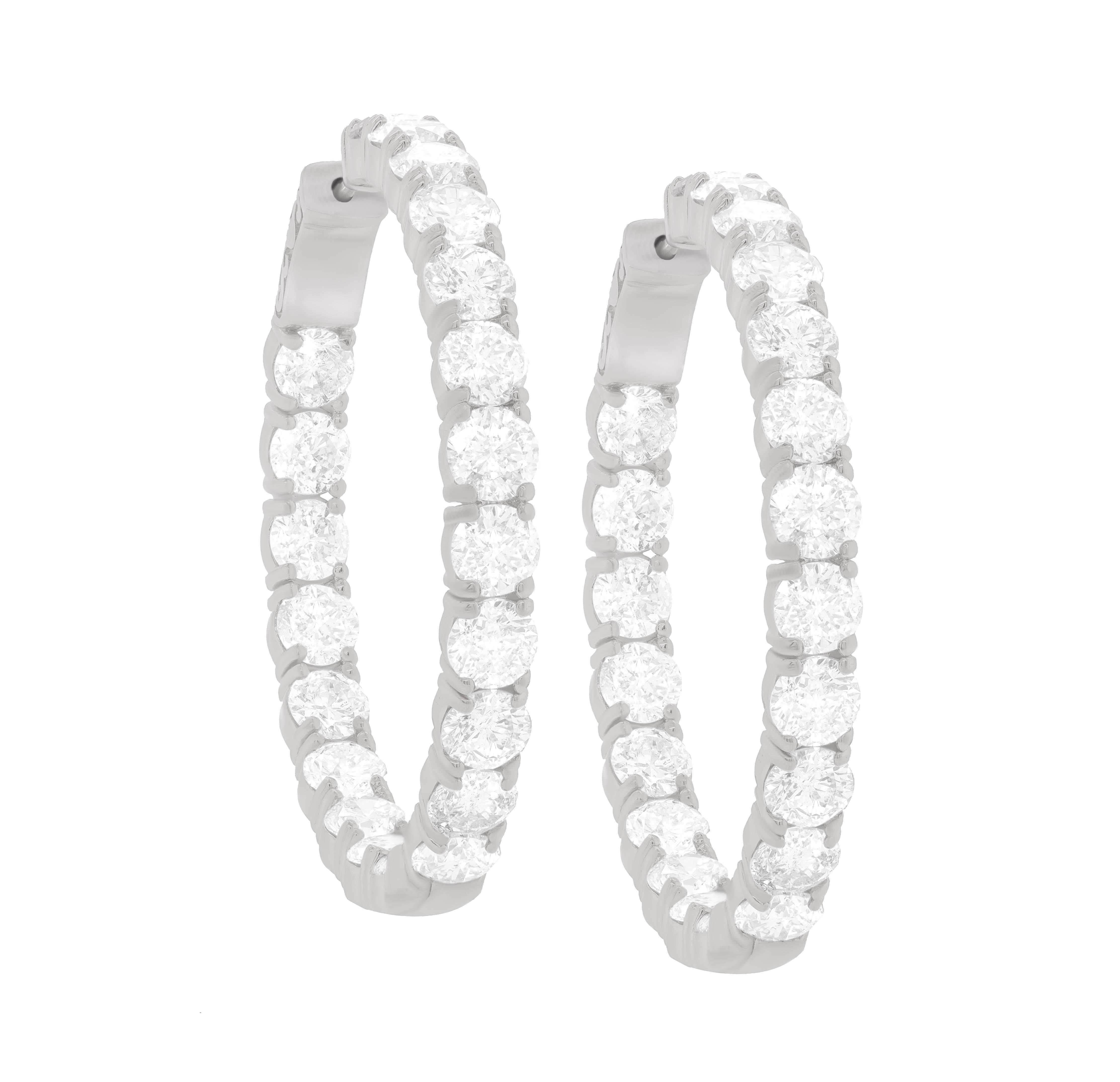Orecchini con diamanti in oro bianco 18K con 11,45 carati di diamanti naturali

Sottolinea il tuo look con questi orecchini di diamanti in oro bianco 18K. Diamanti di alta qualità. Questi orecchini sottolineeranno il tuo look raffinato in ogni