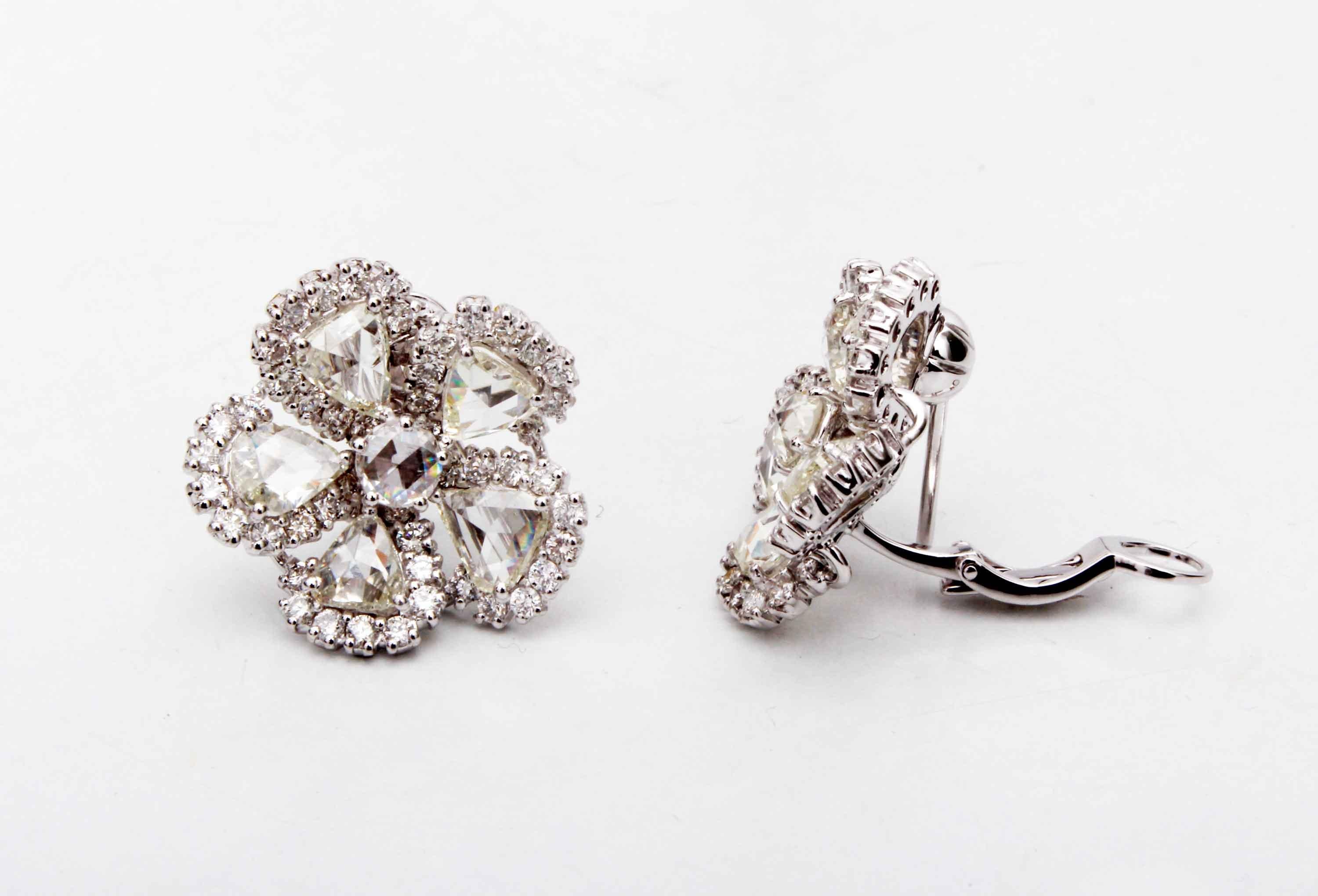 18K white gold earrings mounted with 98 pieces of round cut white diamonds weighing 1.78 carats and 12 pieces of rose cut white diamonds weighing 4.02 carats.
These beautiful earrings are handmade in 18K white gold of 10.180 grams.