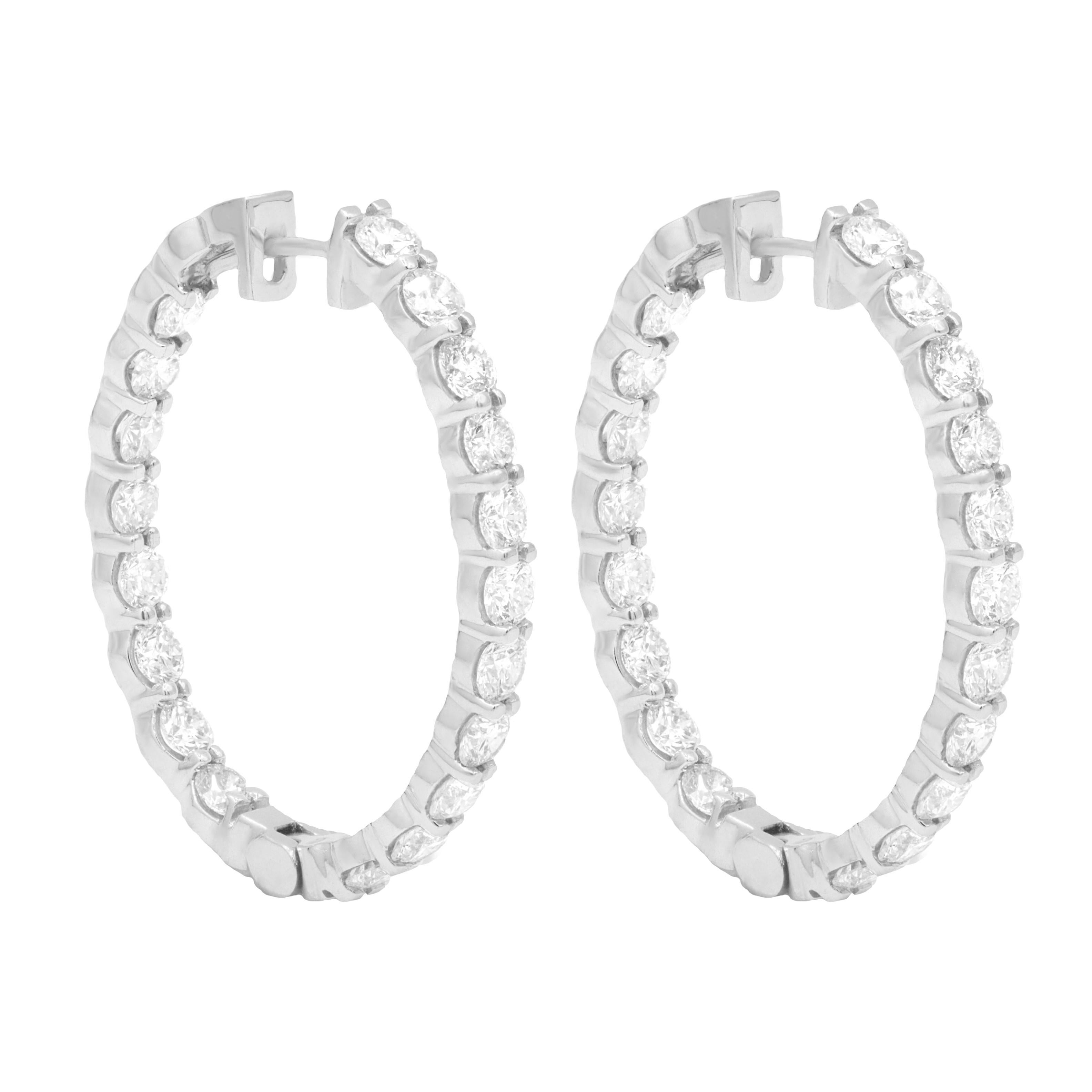 Round Cut 18K White Gold Diamond Earrings For Sale