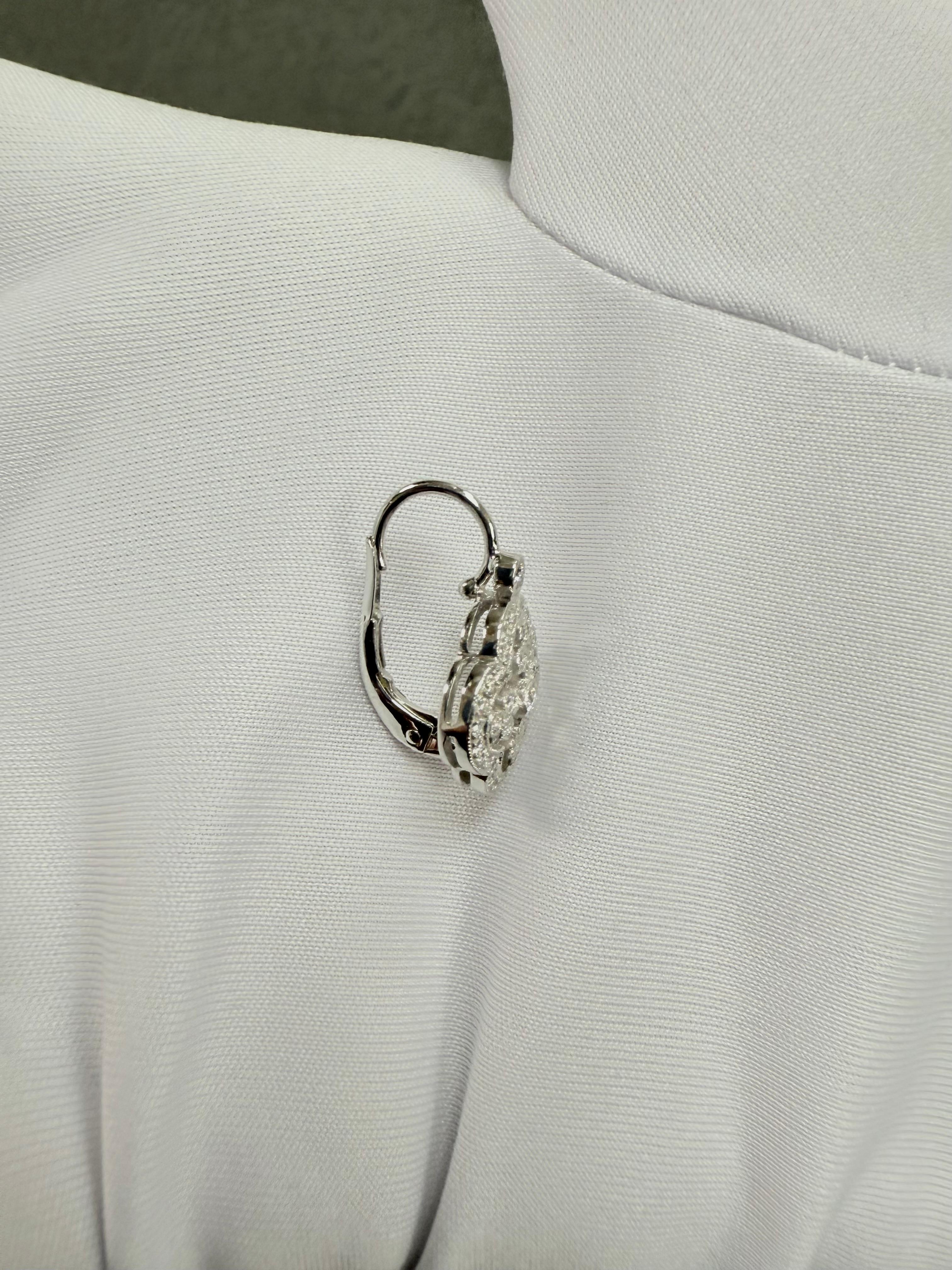 Boucles d'oreilles en or blanc 18k avec diamants sur Euro Wires en vente 5