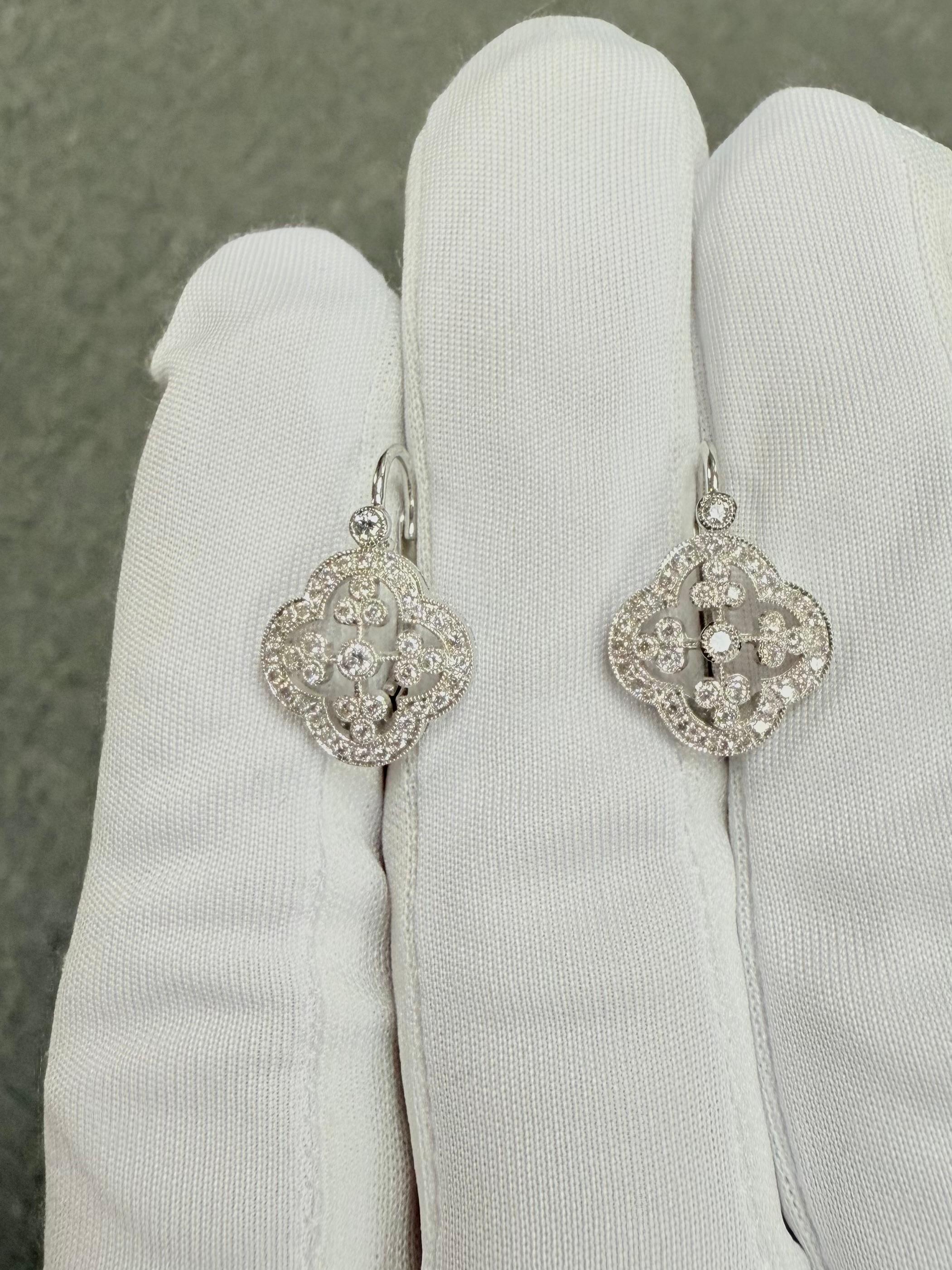 Boucles d'oreilles en or blanc 18k avec diamants sur Euro Wires Unisexe en vente