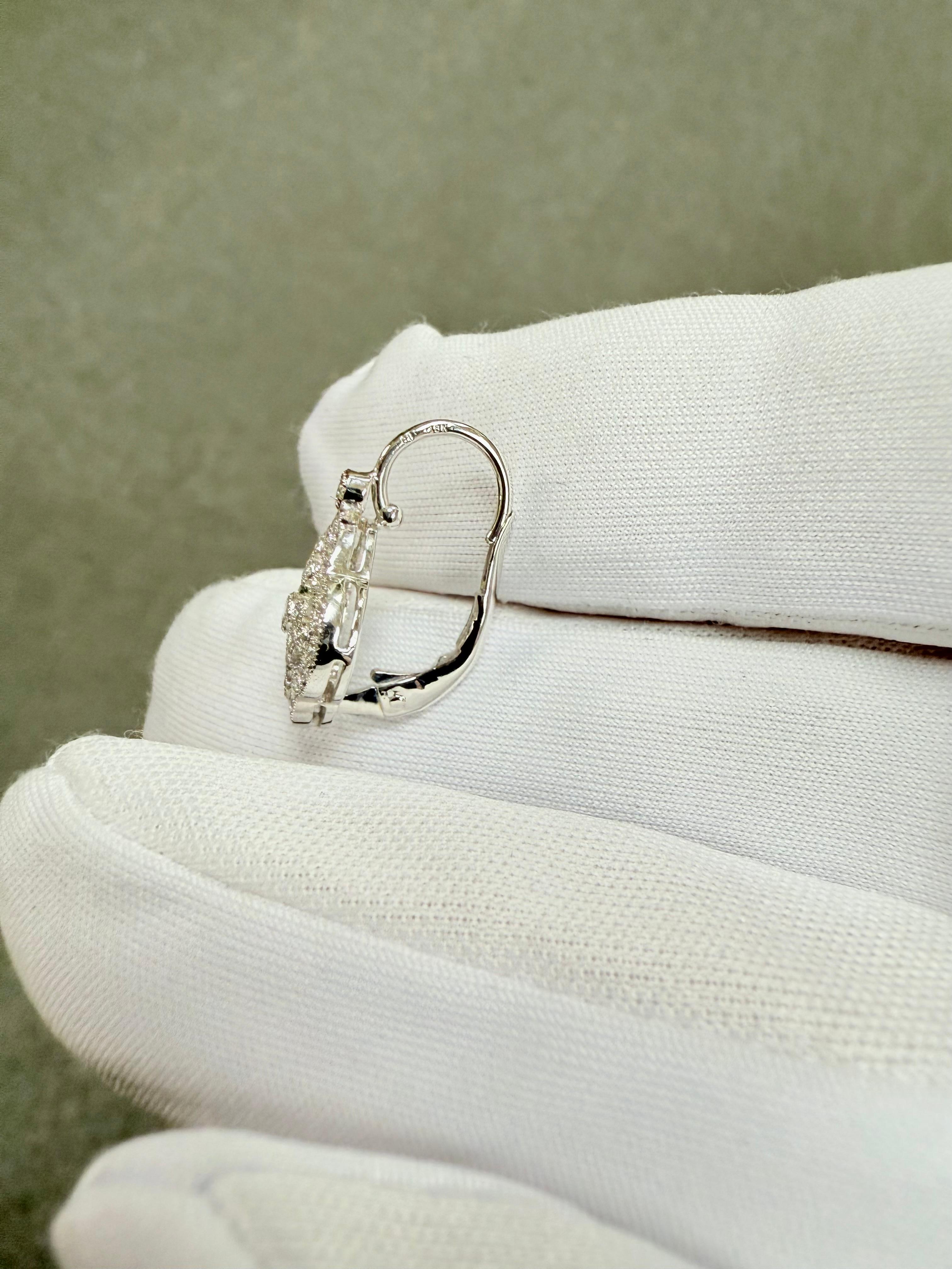 Boucles d'oreilles en or blanc 18k avec diamants sur Euro Wires en vente 2