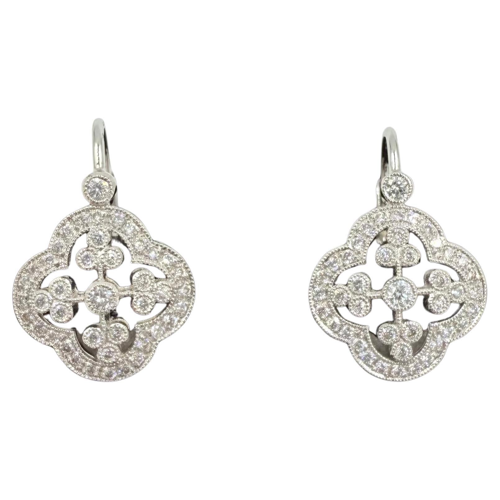 Boucles d
oreilles en or blanc 18k avec diamants sur Euro Wires en vente