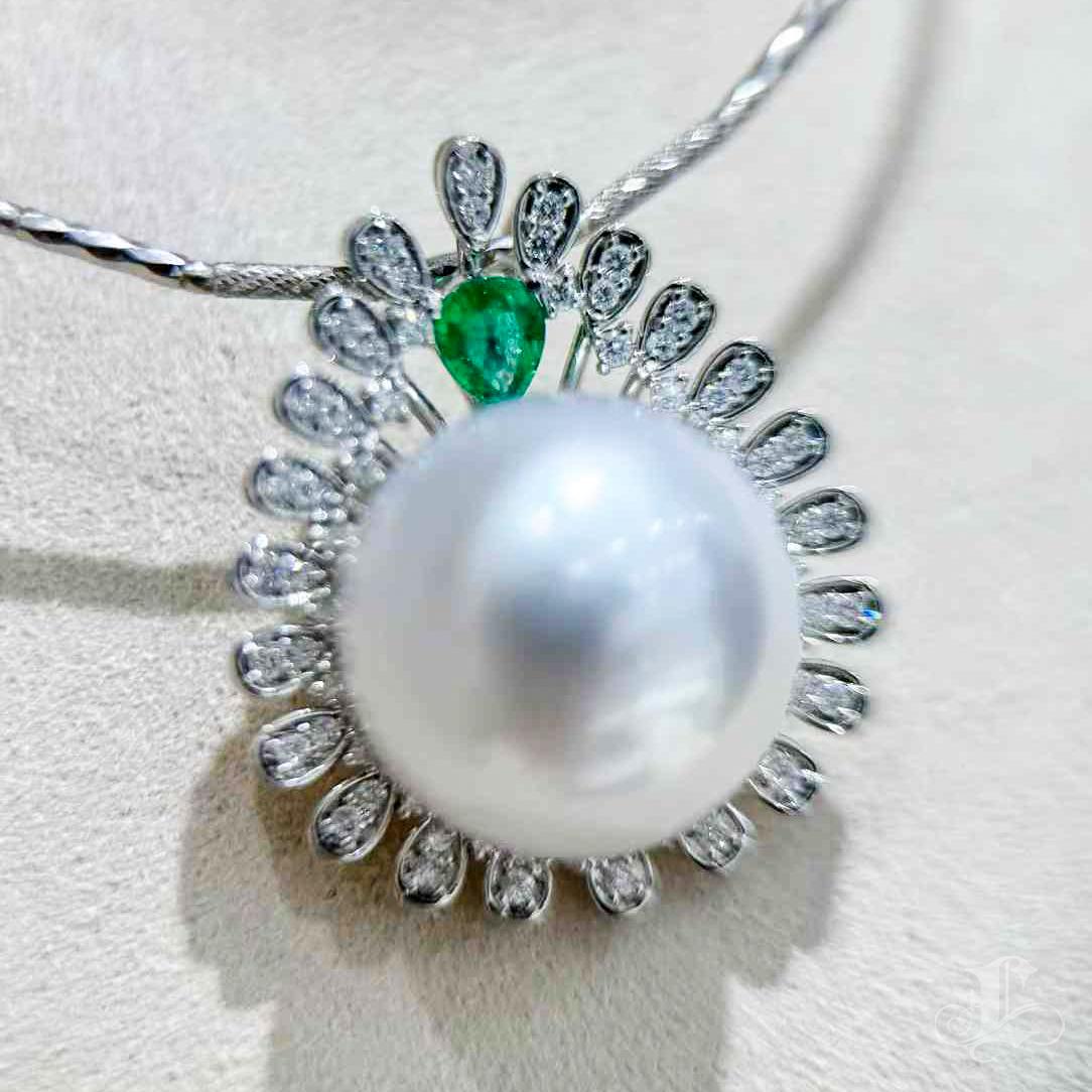 【Crown Radiance】Sunray Halo Emeraude Aurora Perle des mers du sud Pendentif diamant Pour femmes en vente