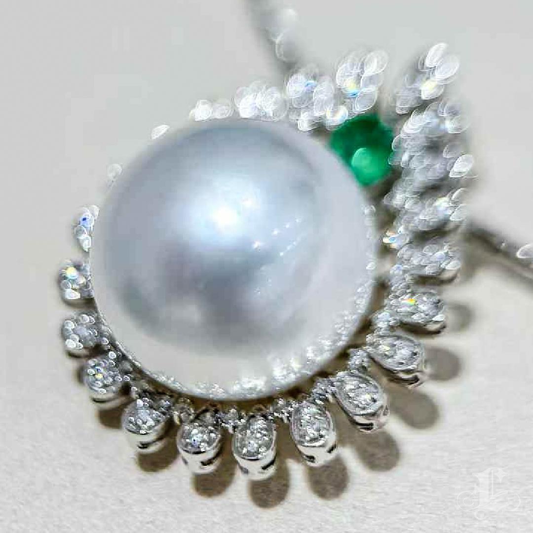 【Crown Radiance】Sunray Halo Emeraude Aurora Perle des mers du sud Pendentif diamant en vente 1