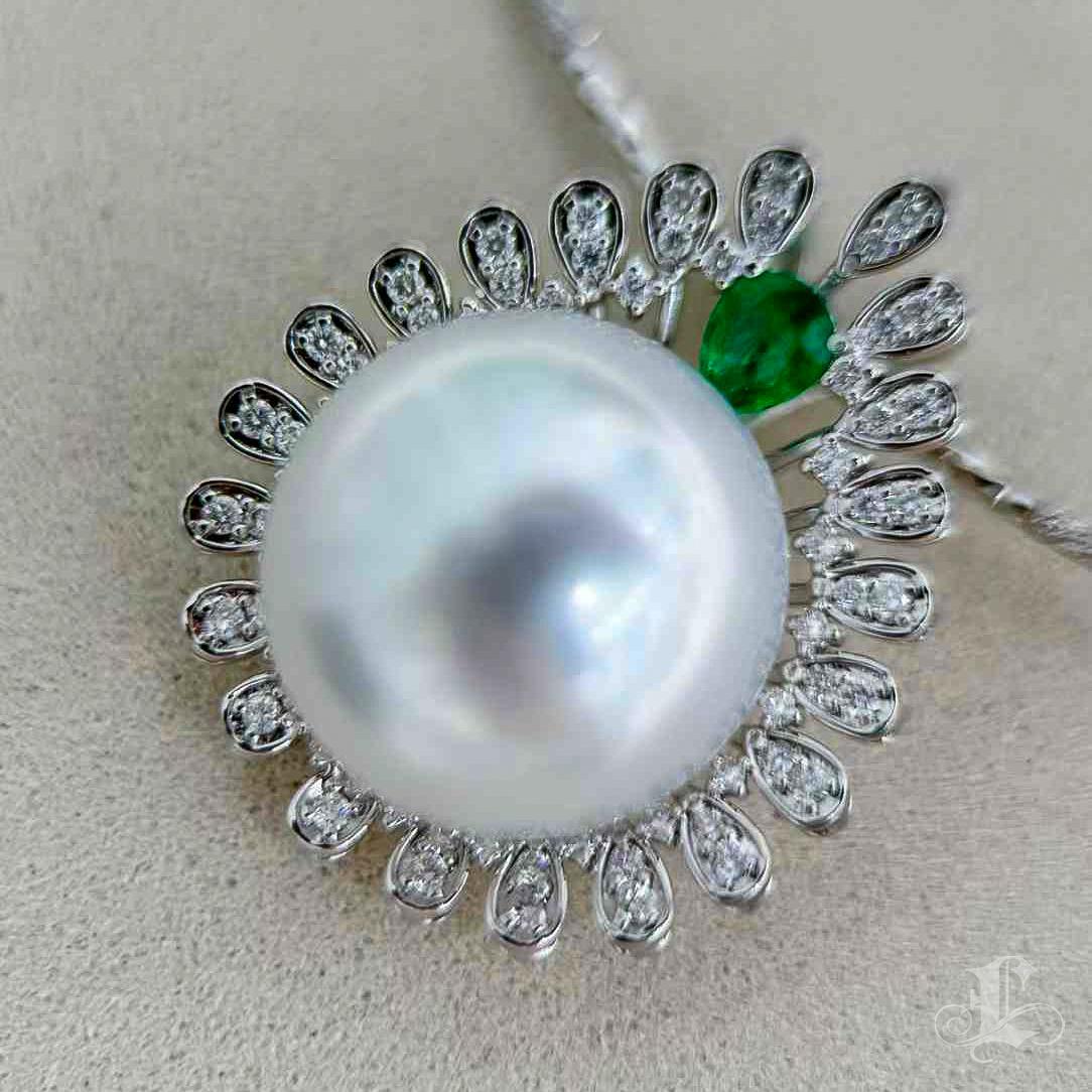 【Crown Radiance】Sunray Halo Emeraude Aurora Perle des mers du sud Pendentif diamant en vente 3