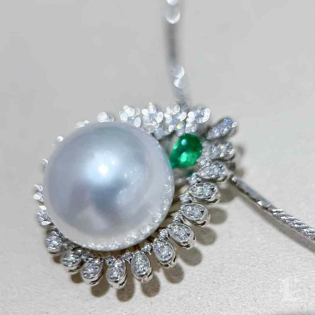 【Crown Radiance】Sunray Halo Emeraude Aurora Perle des mers du sud Pendentif diamant en vente 4