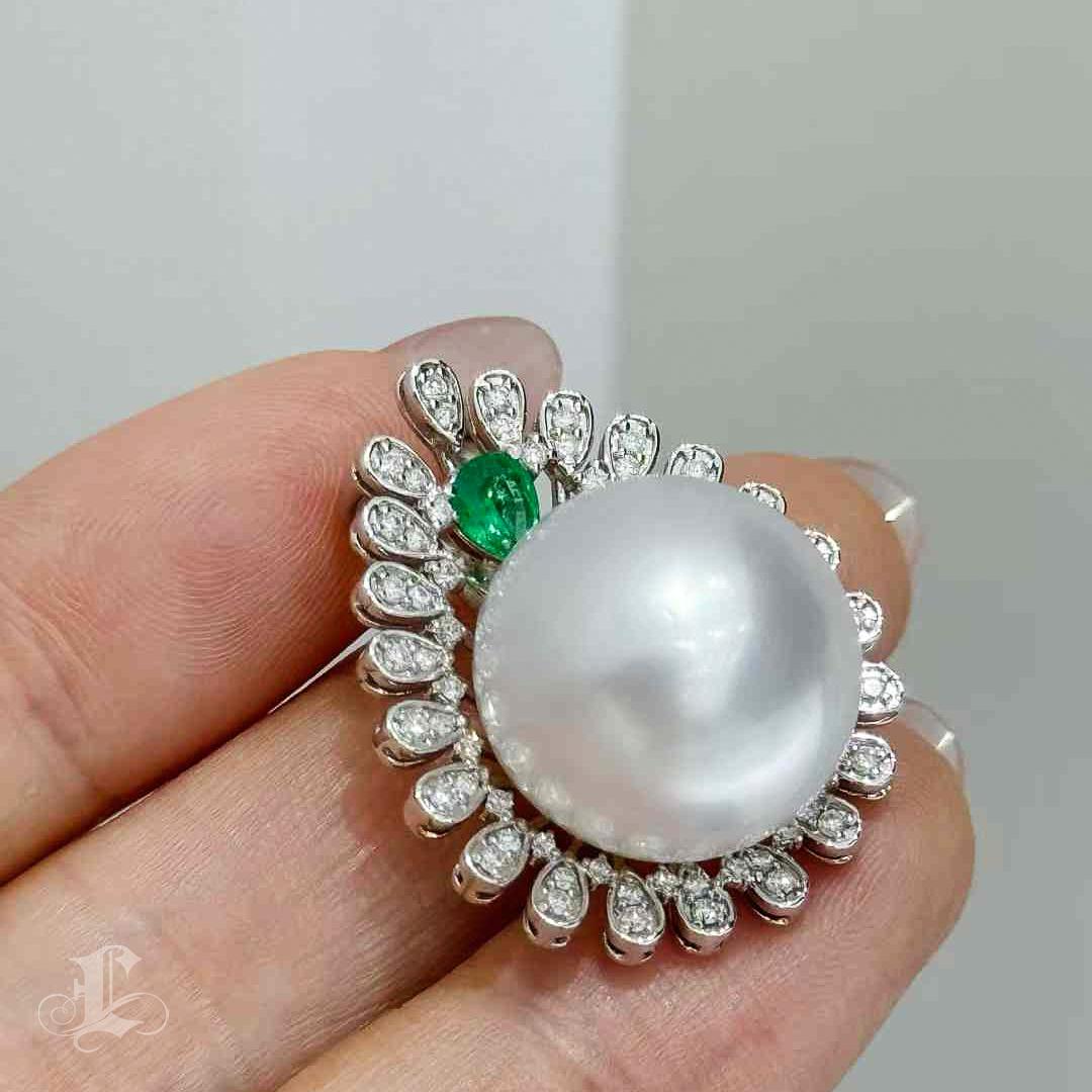 【Crown Radiance】Sunray Halo Emeraude Aurora Perle des mers du sud Pendentif diamant en vente 5