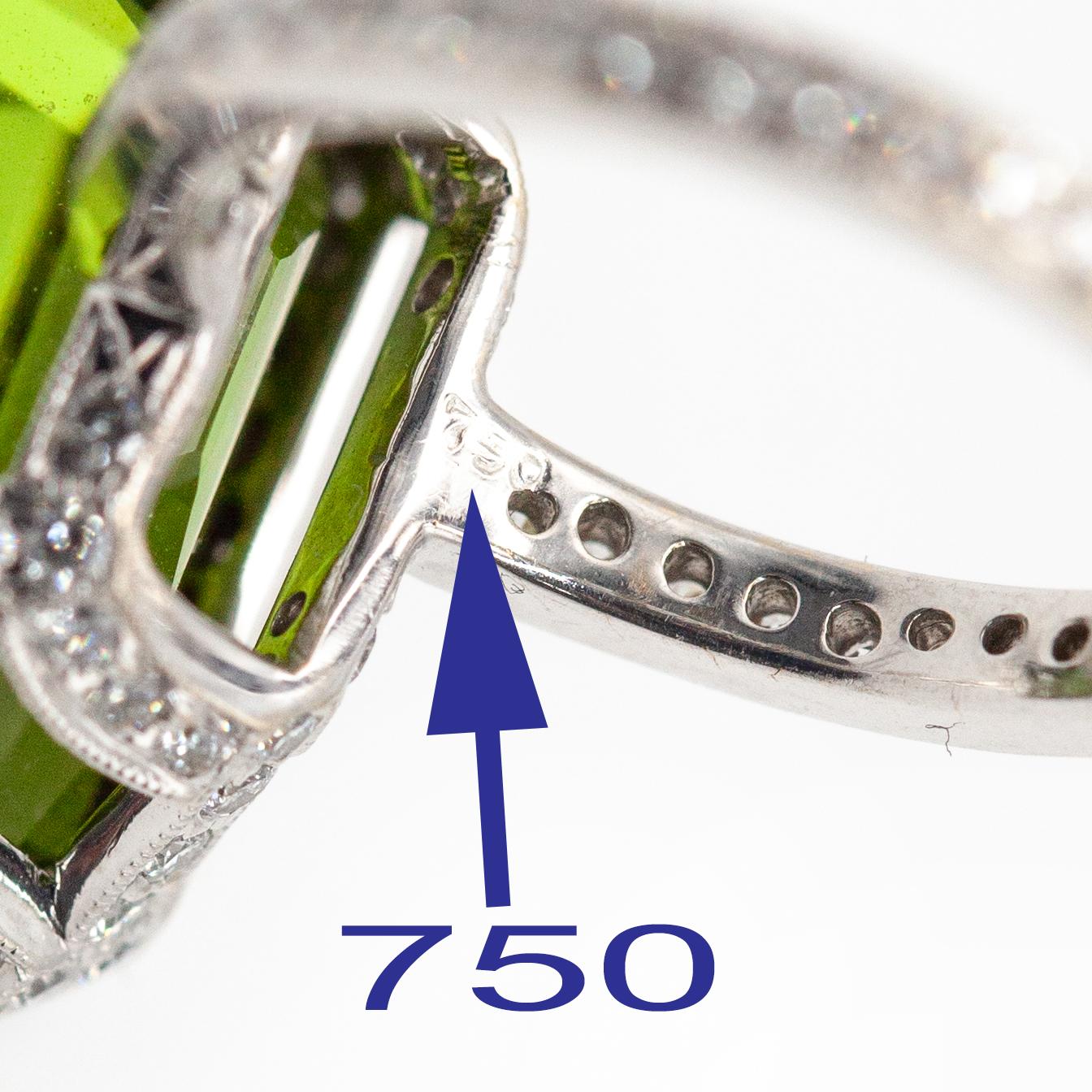 Anello cocktail con diamante taglio smeraldo e peridoto in oro bianco 18 carati in vendita 7