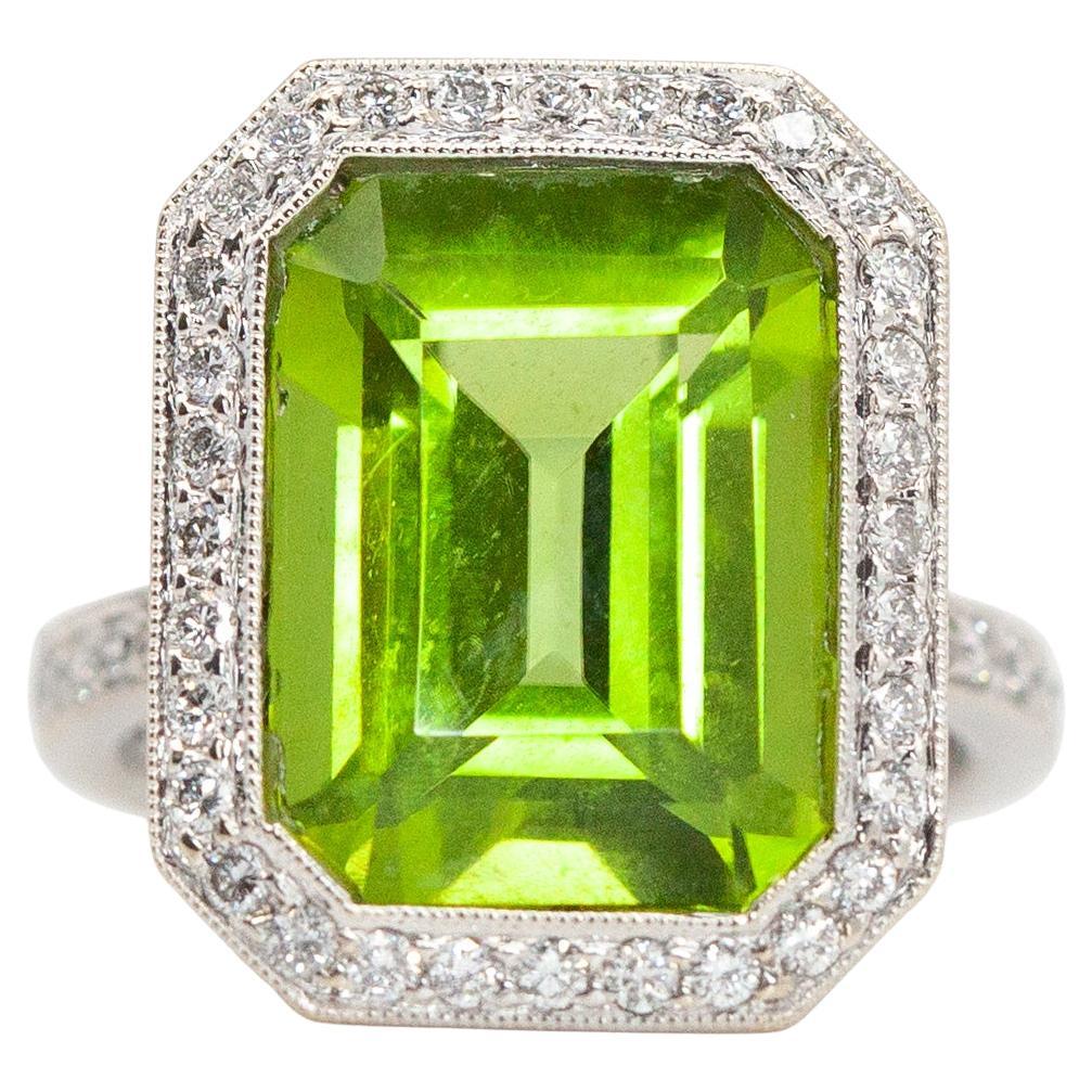 18K White Gold Diamond Emerald Cut Peridot cocktail Ring