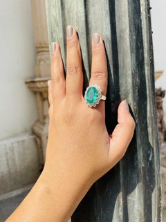 18kt Solid White Gold 8.21 Carat Emerald Gemstone Ring With Diamonds