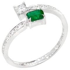 18K White Gold Diamond & Emerald Ring