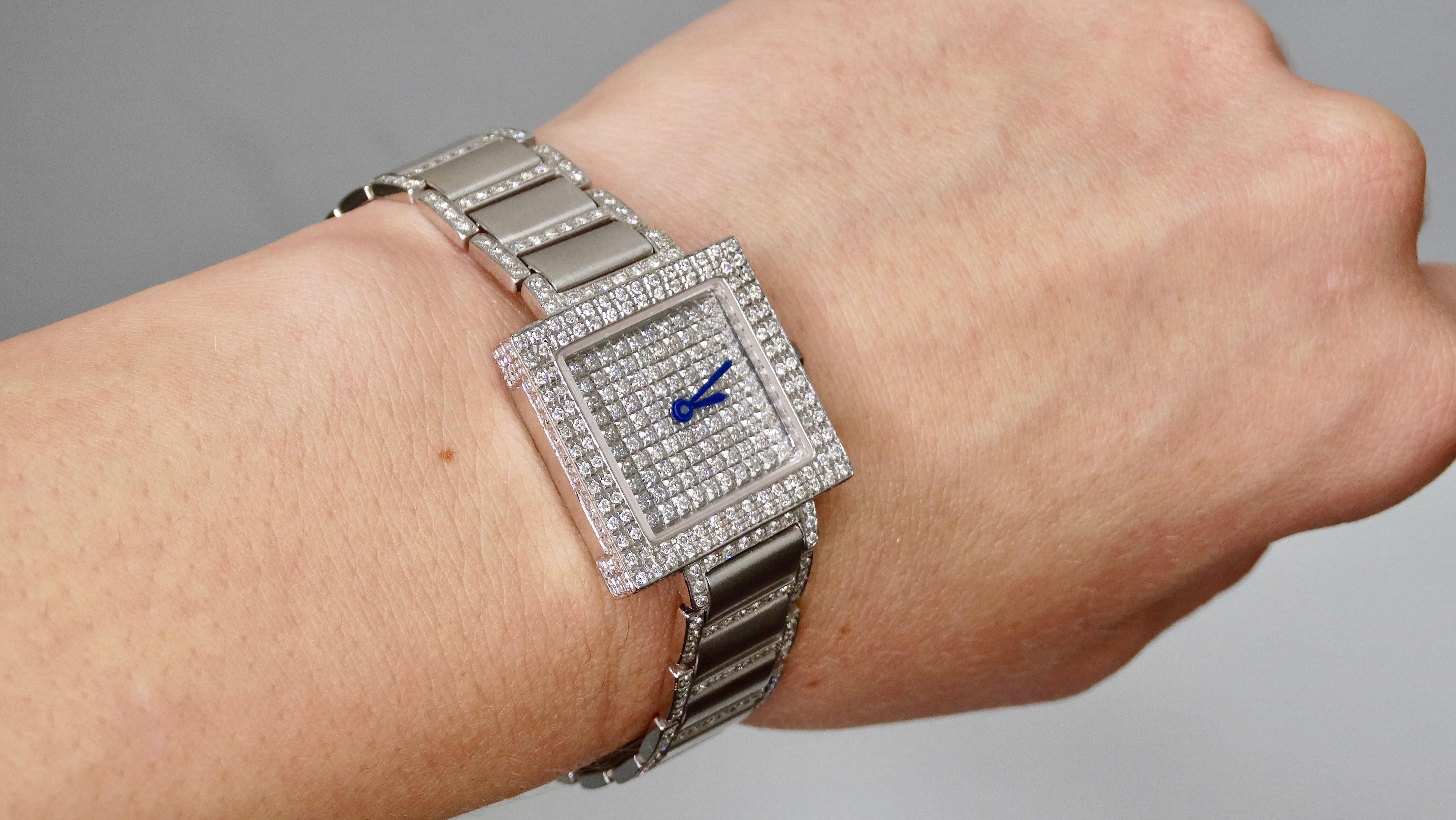 Montre-bracelet à diamants en or blanc 18k  en vente 1