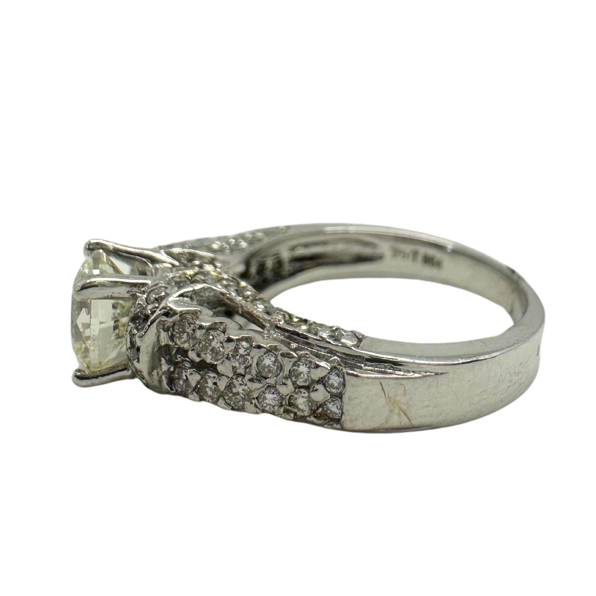 18K White Gold Diamond Engagement Ring In Good Condition For Sale In New York, NY