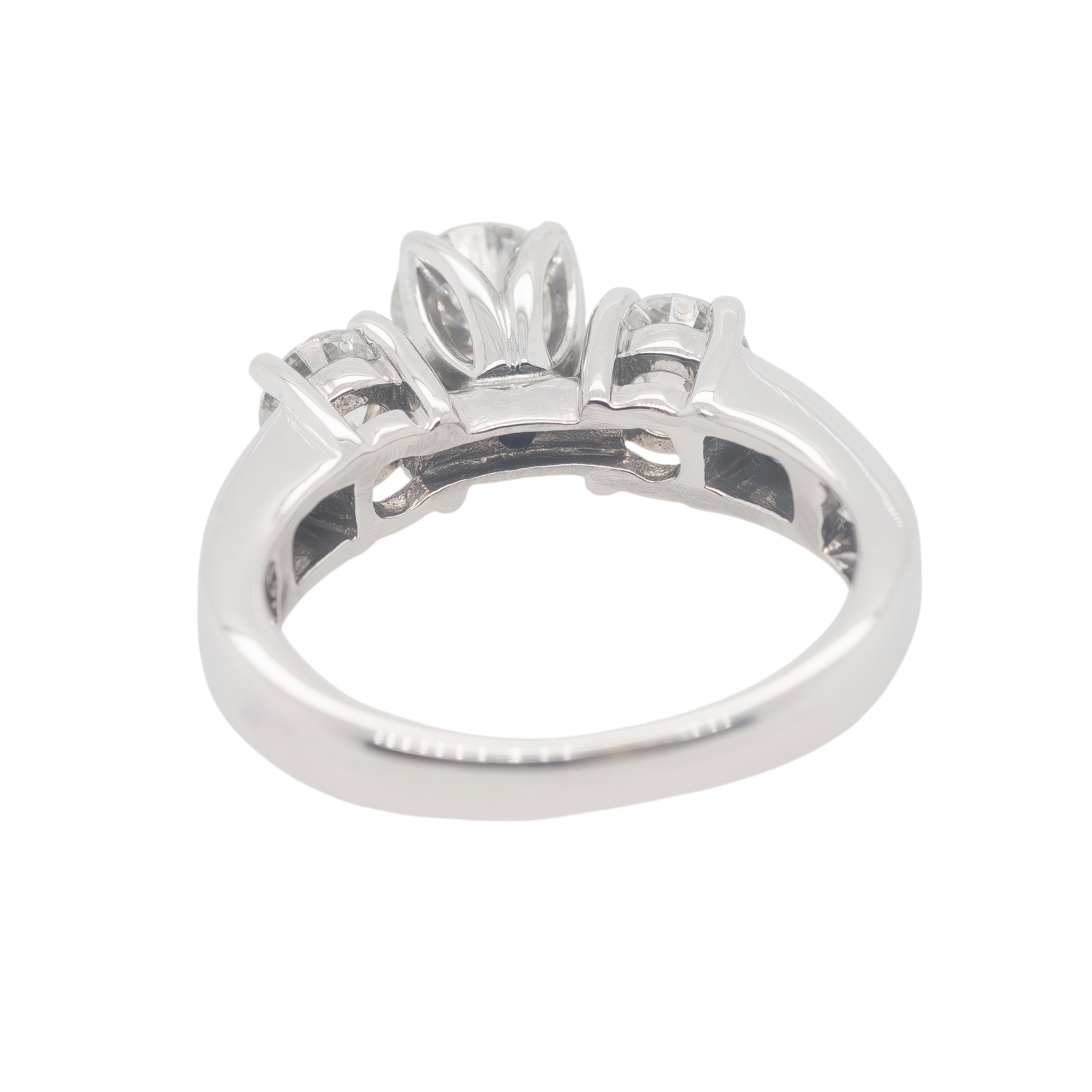 Bague de fiançailles en or blanc 18 carats avec diamant Neuf - En vente à Boca Raton, FL