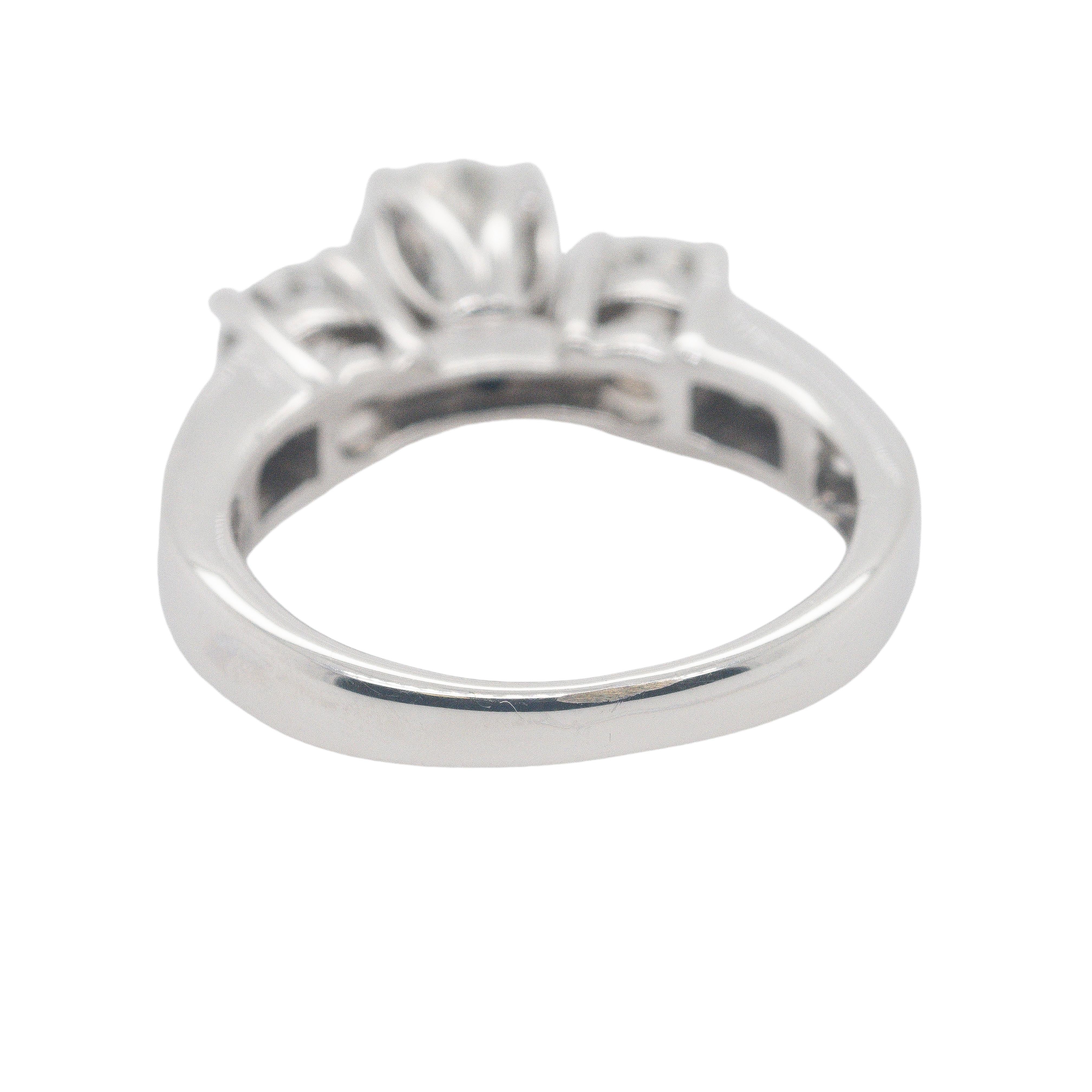 Bague de fiançailles en or blanc 18 carats avec diamant Unisexe en vente