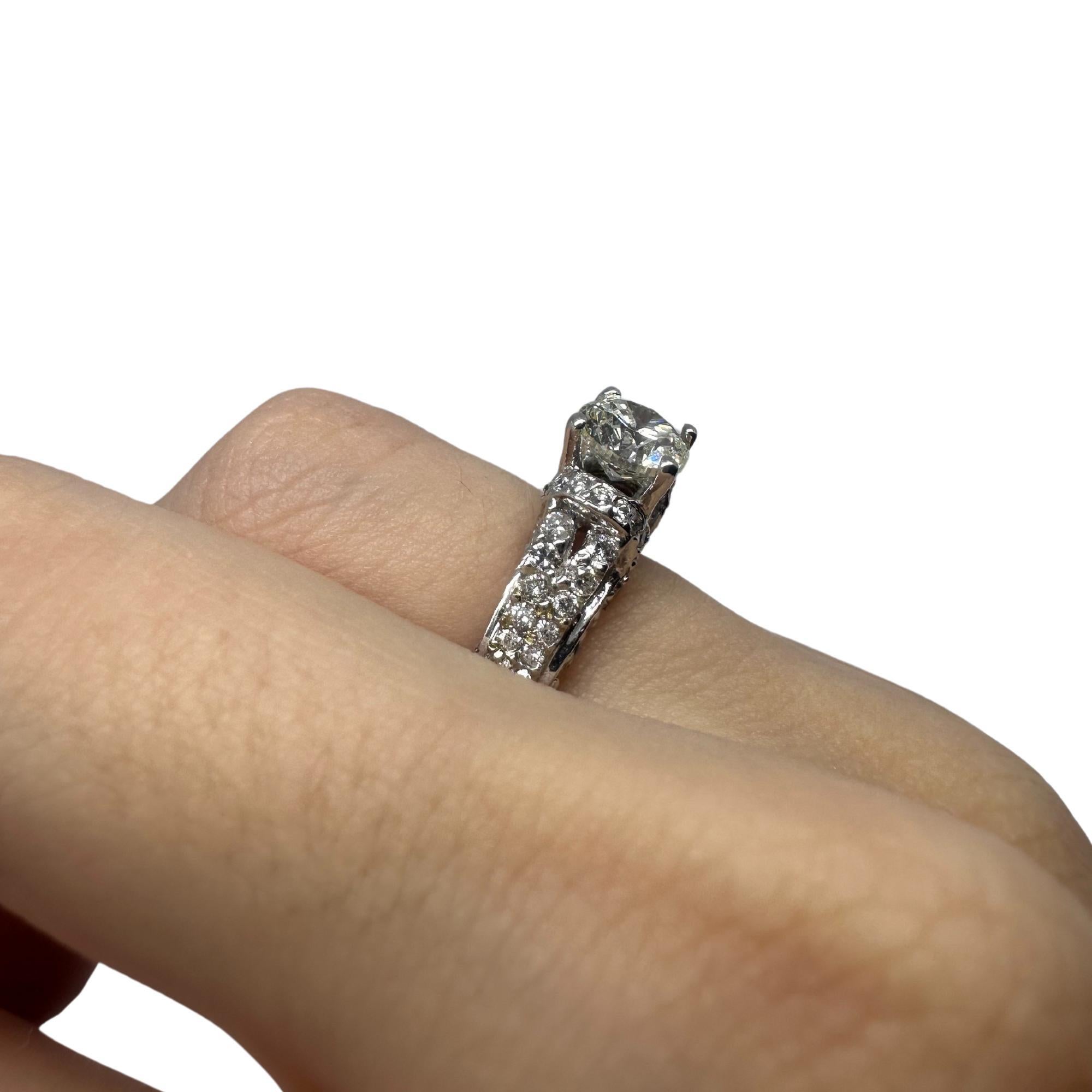 18K White Gold Diamond Engagement Ring For Sale 2