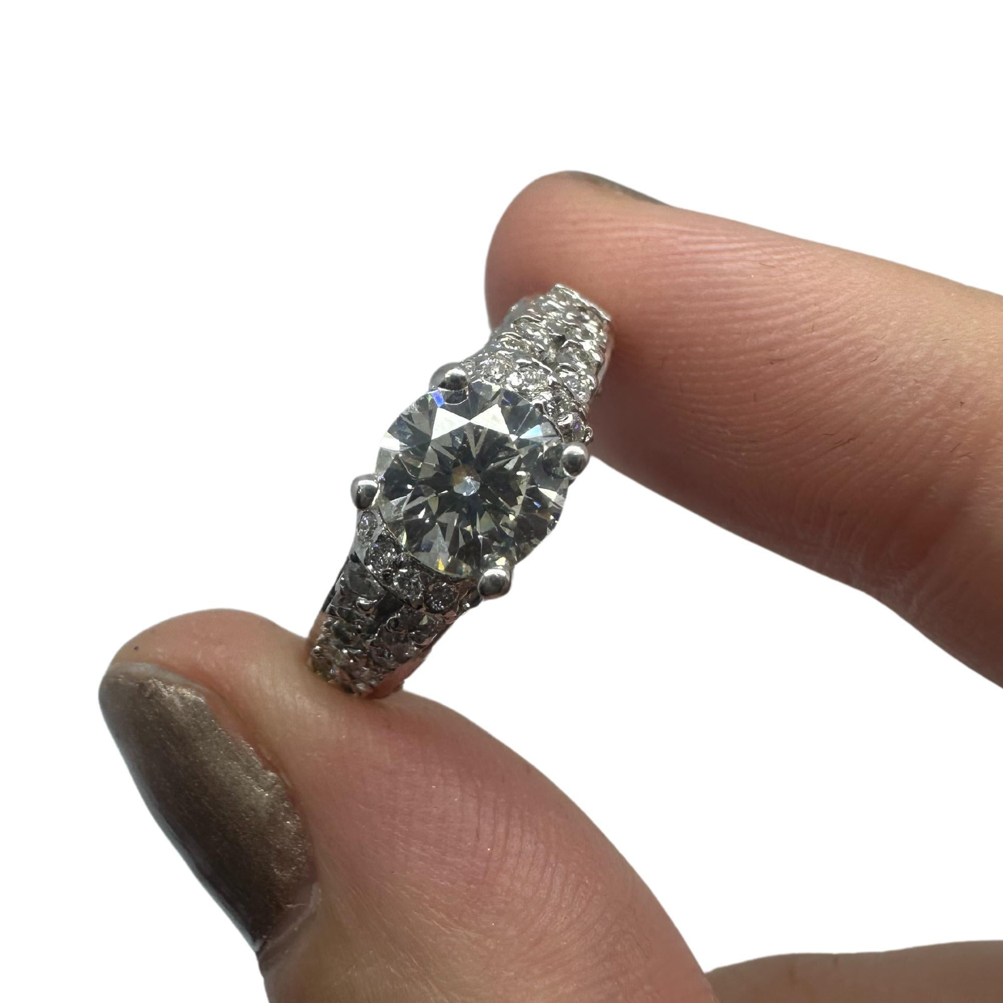 18K White Gold Diamond Engagement Ring For Sale 3