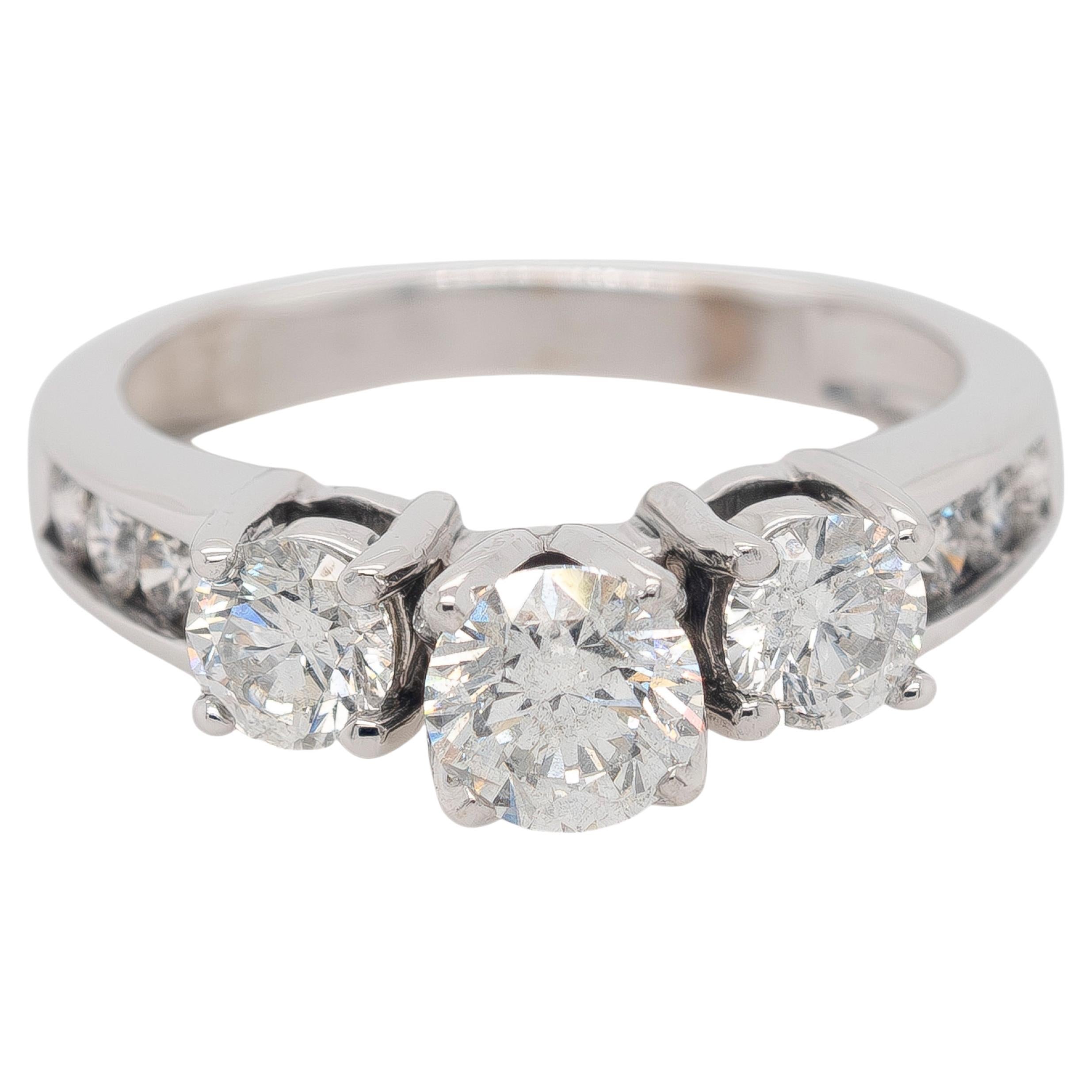 18k White Gold Diamond Engagement Ring