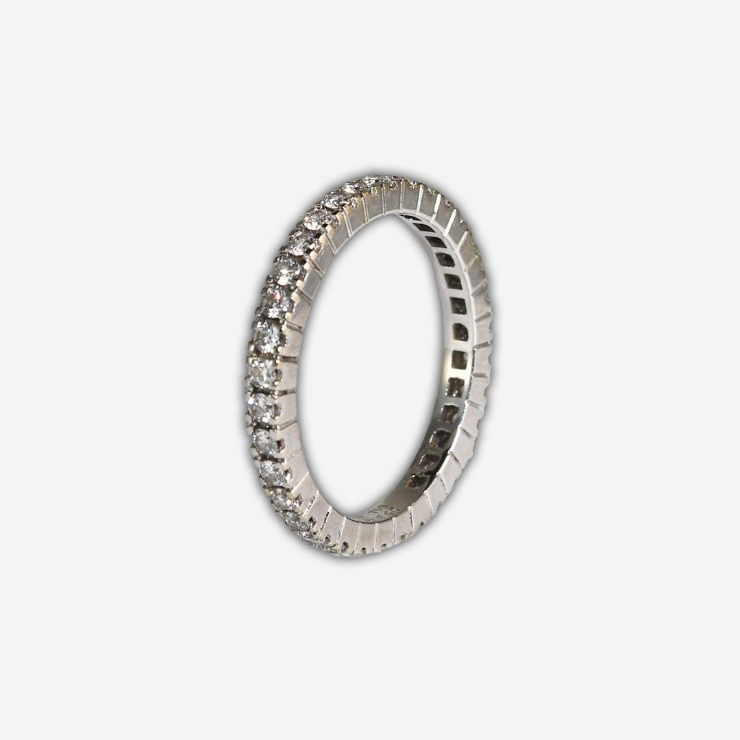 Ladies 18k white gold diamond eternity ring.
Stamped 18k 750 D .55 and weighs 2.1 grams.
The diamonds are round brilliant cuts, .55 total carats, i to j color, Si clarity.
The ring measures 2.2mm thick.
The ring size is 5 3/4.
Very good condition.