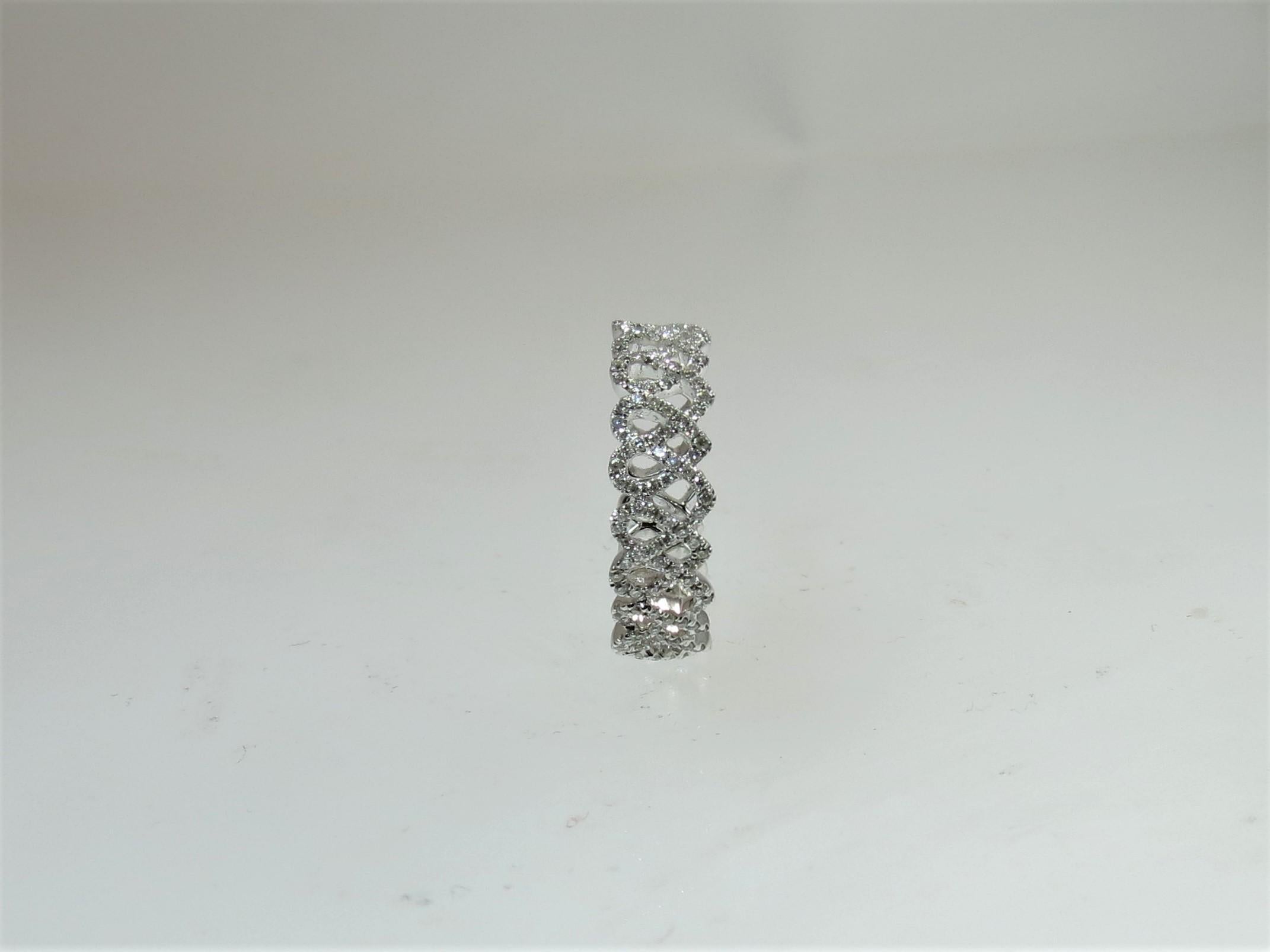 18 Karat White Gold Diamond Eternity Band Ring In New Condition For Sale In Chicago, IL