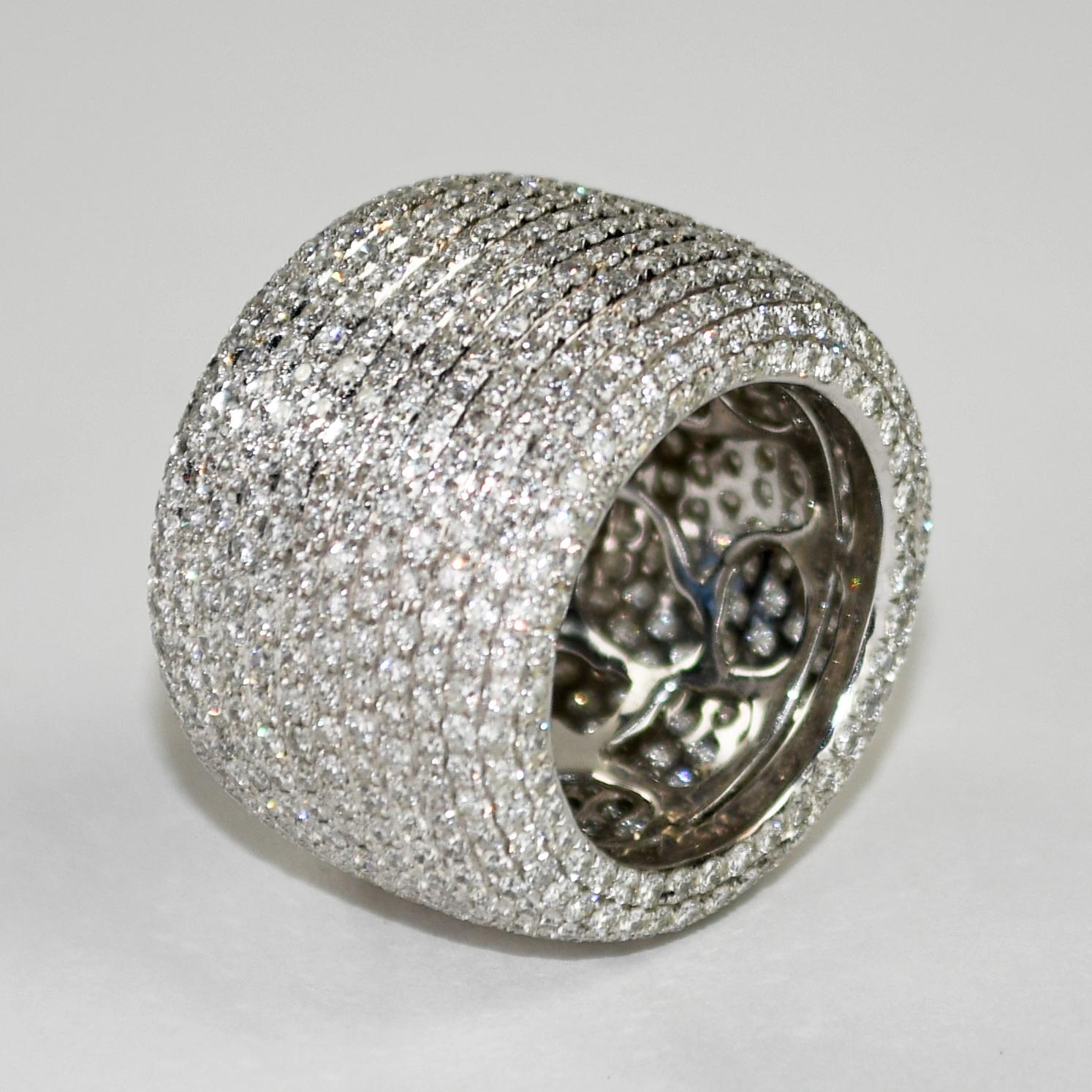 18K Weißgold Diamant Ewigkeitsring 8,20ct (Rundschliff) im Angebot