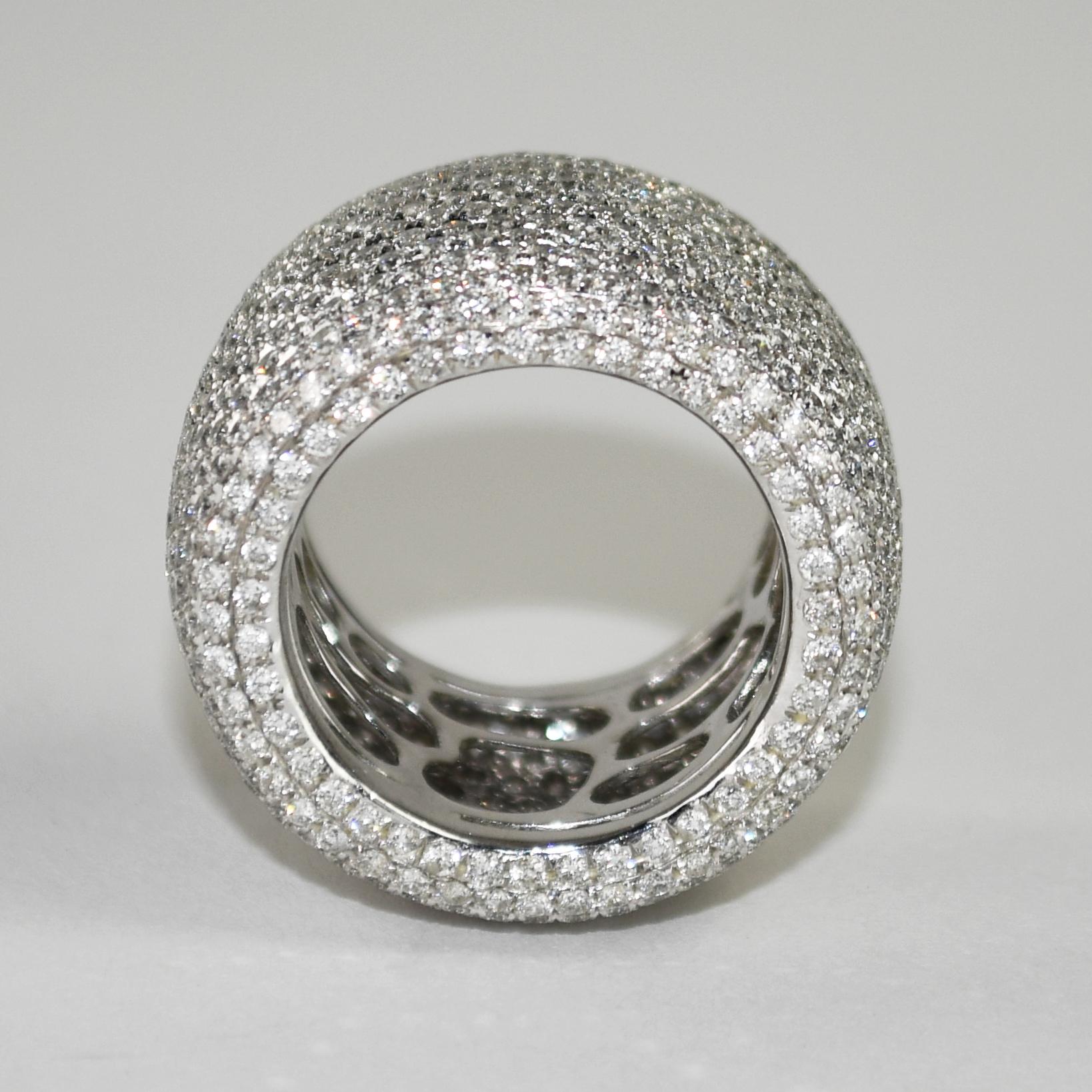 18K Weißgold Diamant Ewigkeitsring 8,20ct im Zustand „Hervorragend“ im Angebot in Laguna Beach, CA